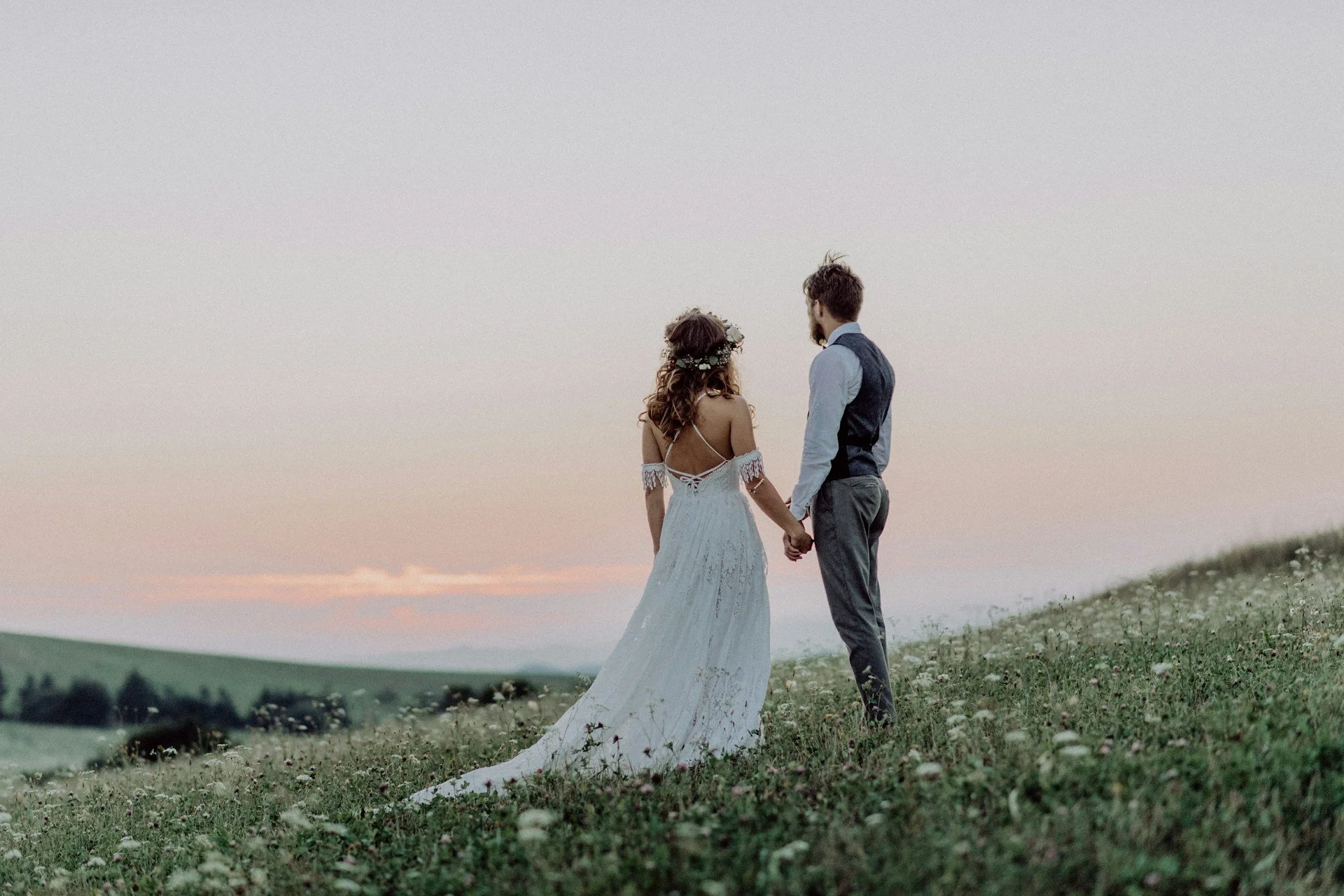Tips for Capturing Wide Landscape Shots Without Losing the Couple