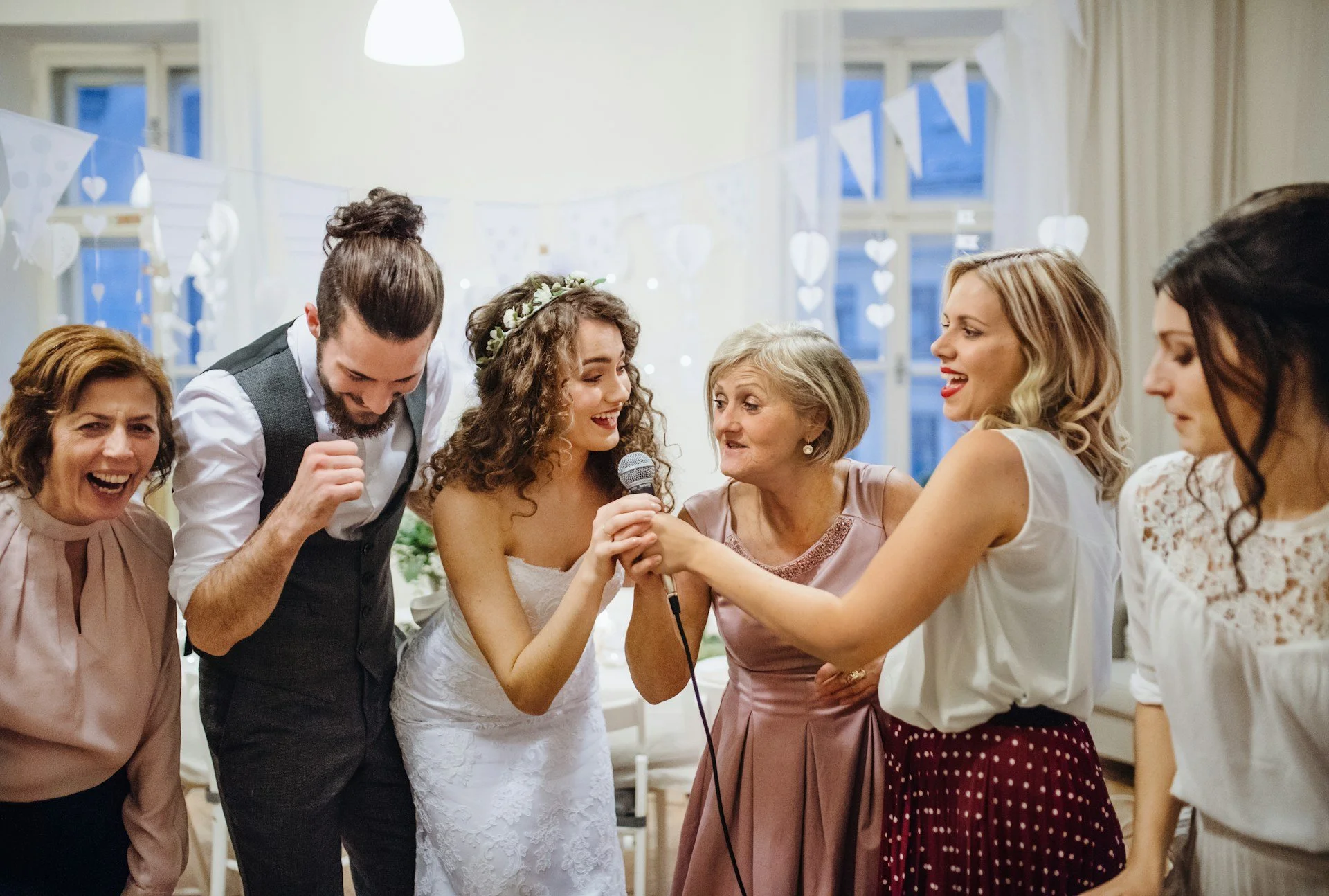 Clean Indoor Wedding Audio: Mic Placement, Room Acoustics, and DJ Feed