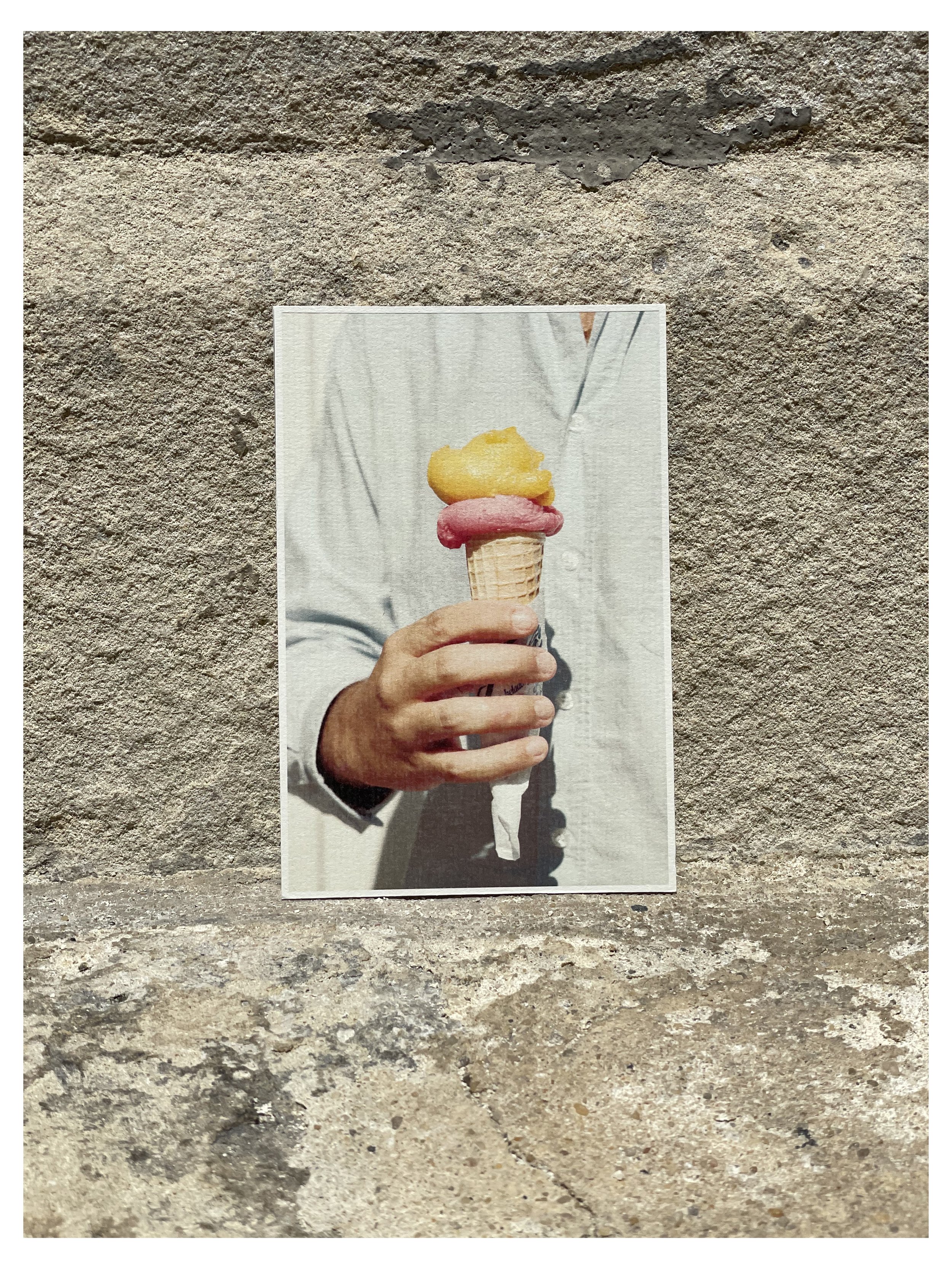 Helado con servilleta en la que pone helado SOLD OUT