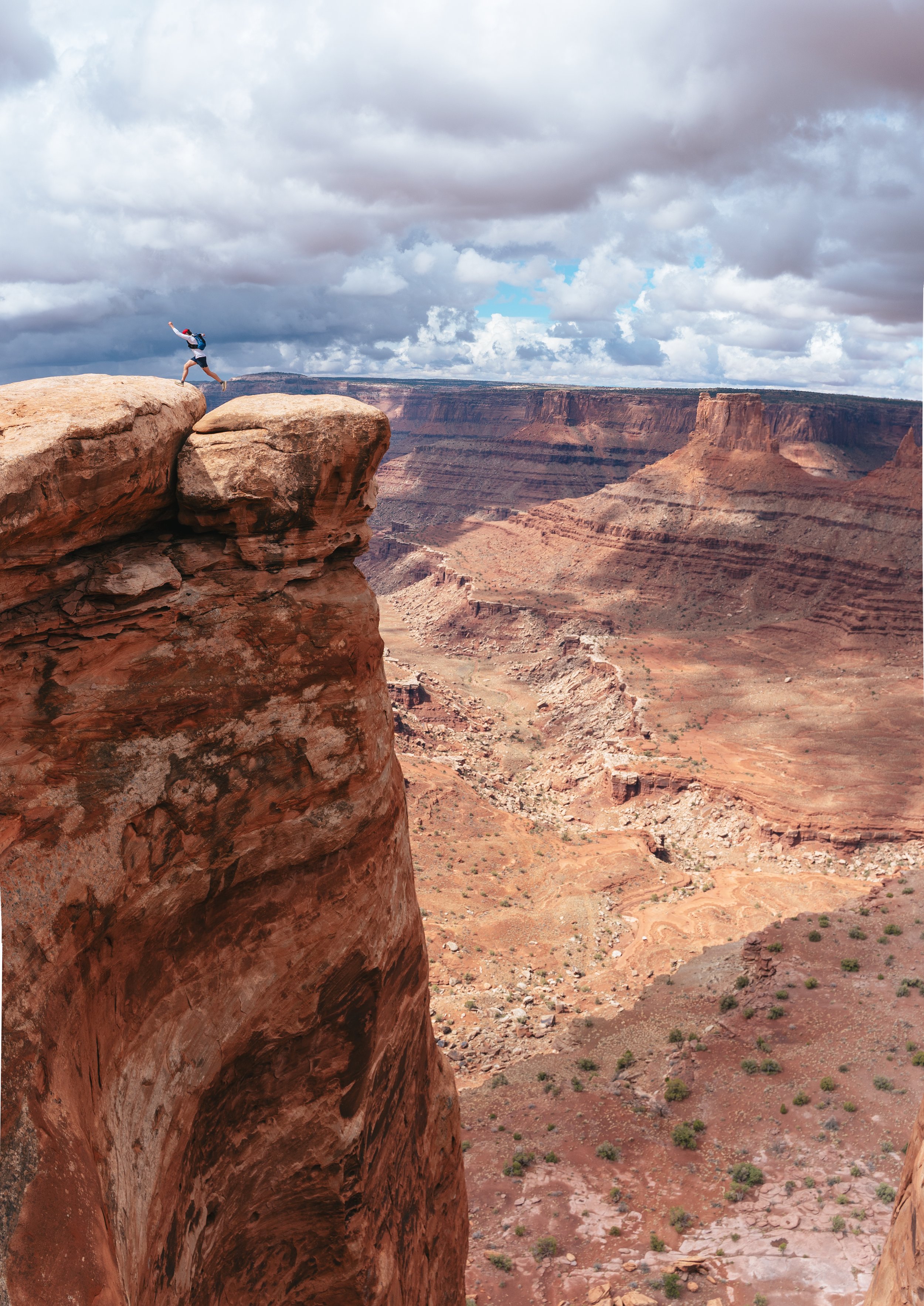 Playgrounds:
This photo was taken at dead horse point state park in Utah during a 30 km run throughout the park.