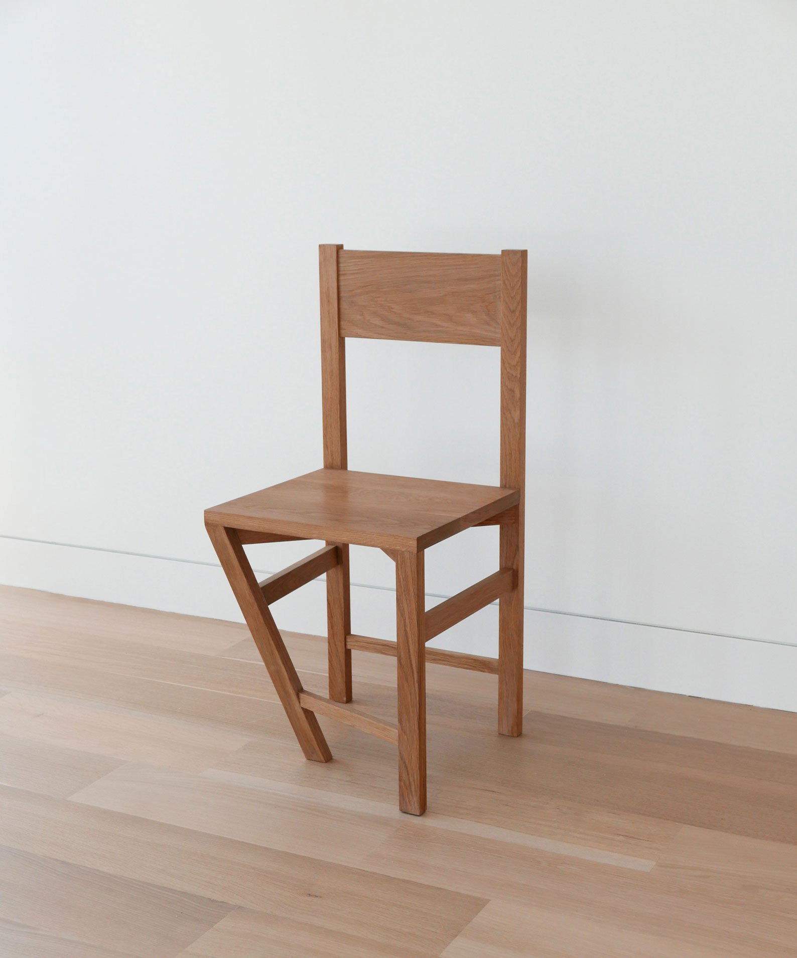 The Paradox of the Typical Atypical Chair 01 is a product from L'enclos which is neither art or design but a self-questioning device.