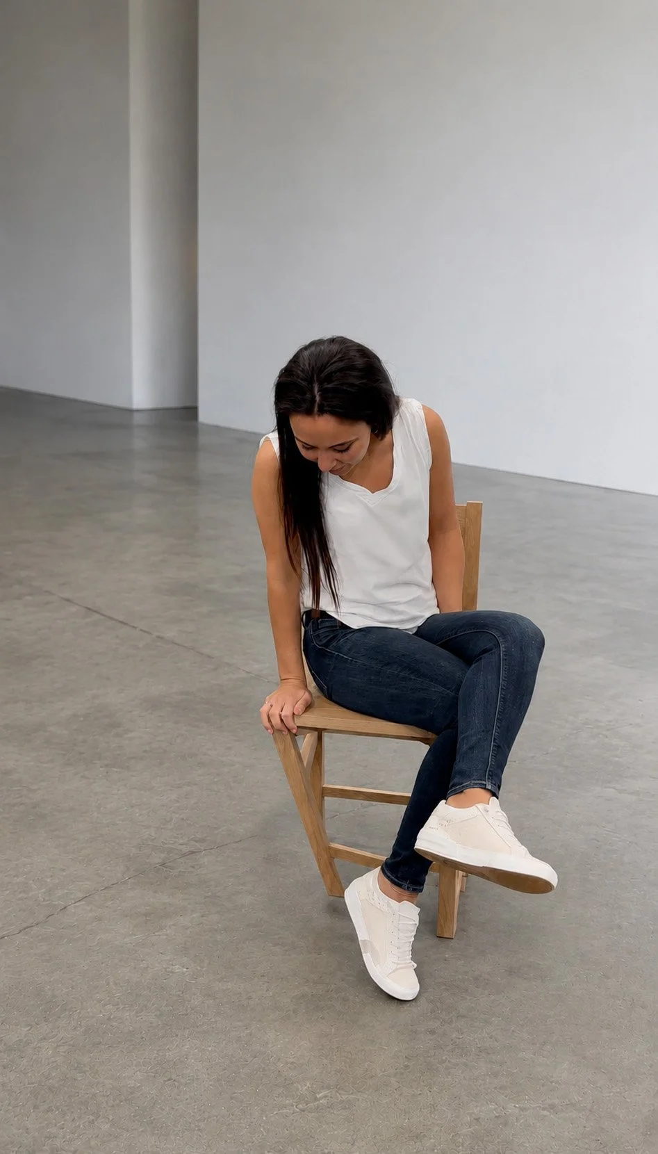 A broken-looking chair becomes a small test of how appearance turns into certainty — and how another response may become available.