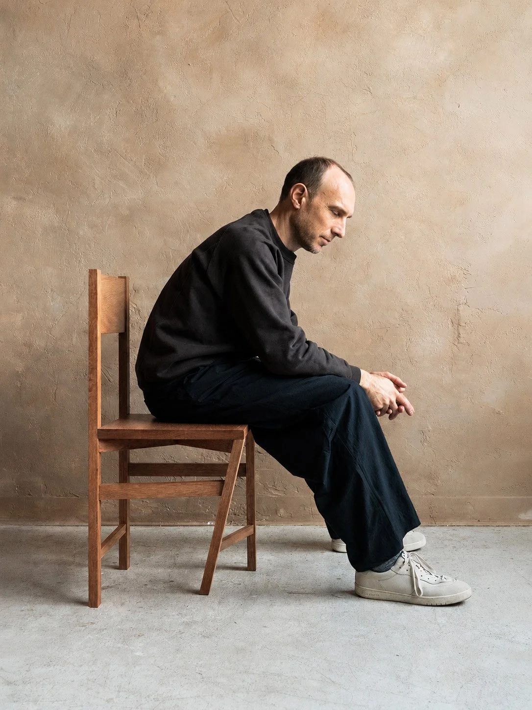 Paradox of the Atypical Typical Device — Martin Lenclos sitting on the chair, white oak