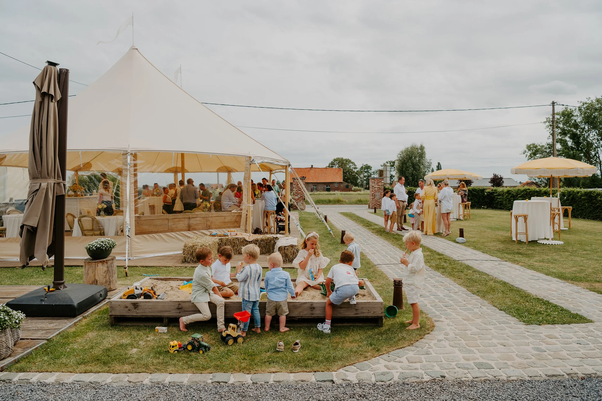 gezinsfotografie, gezinsshoot, gezinsreportage, kind, kinderen, newborn, newbornfotografie, baby, familieshoot, familiefoto's, familiefotografie, feest, feestfotografie, feestshoot