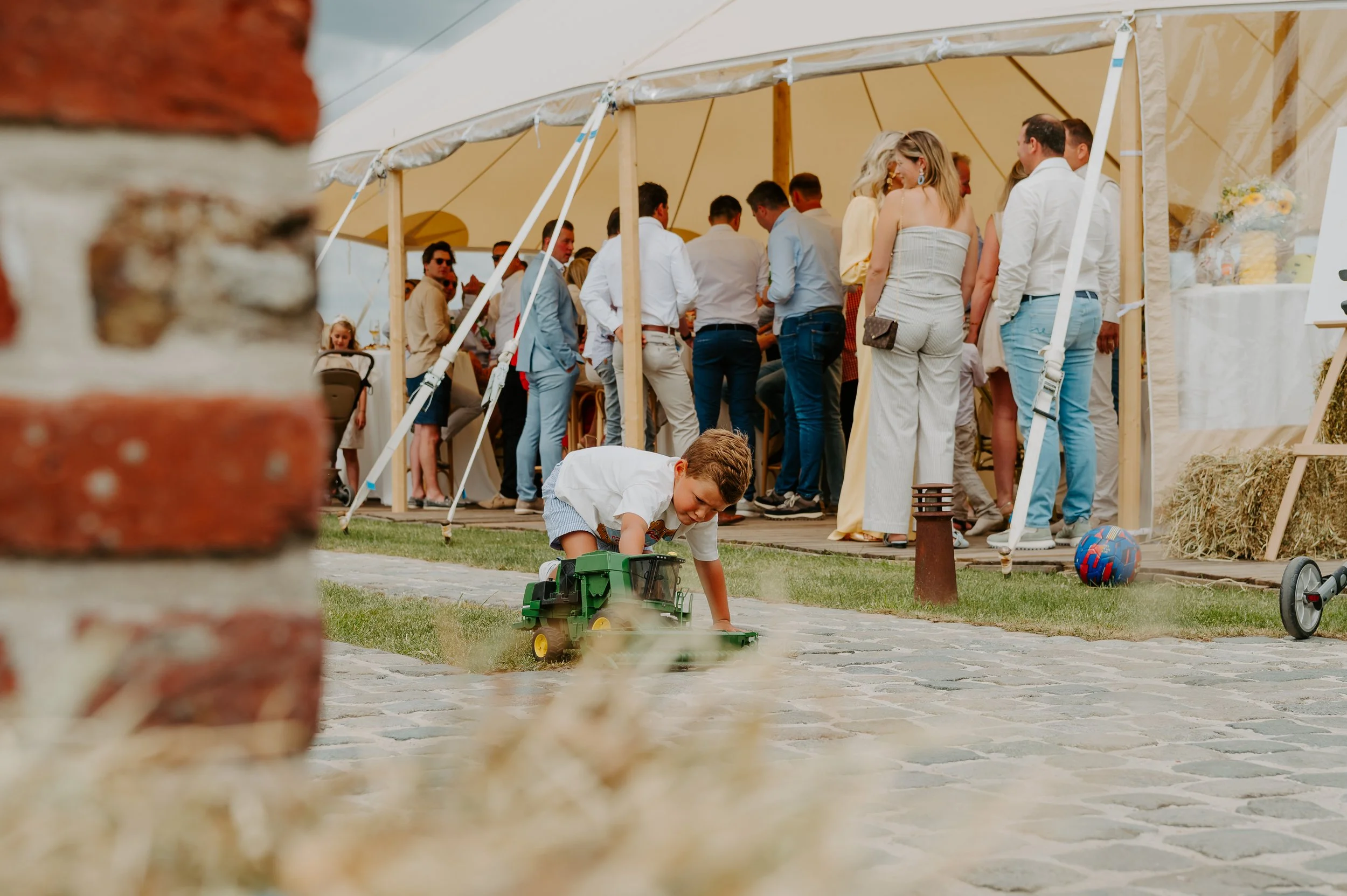 gezinsfotografie, gezinsshoot, gezinsreportage, kind, kinderen, newborn, newbornfotografie, baby, familieshoot, familiefoto's, familiefotografie, feest, feestfotografie, feestshoot