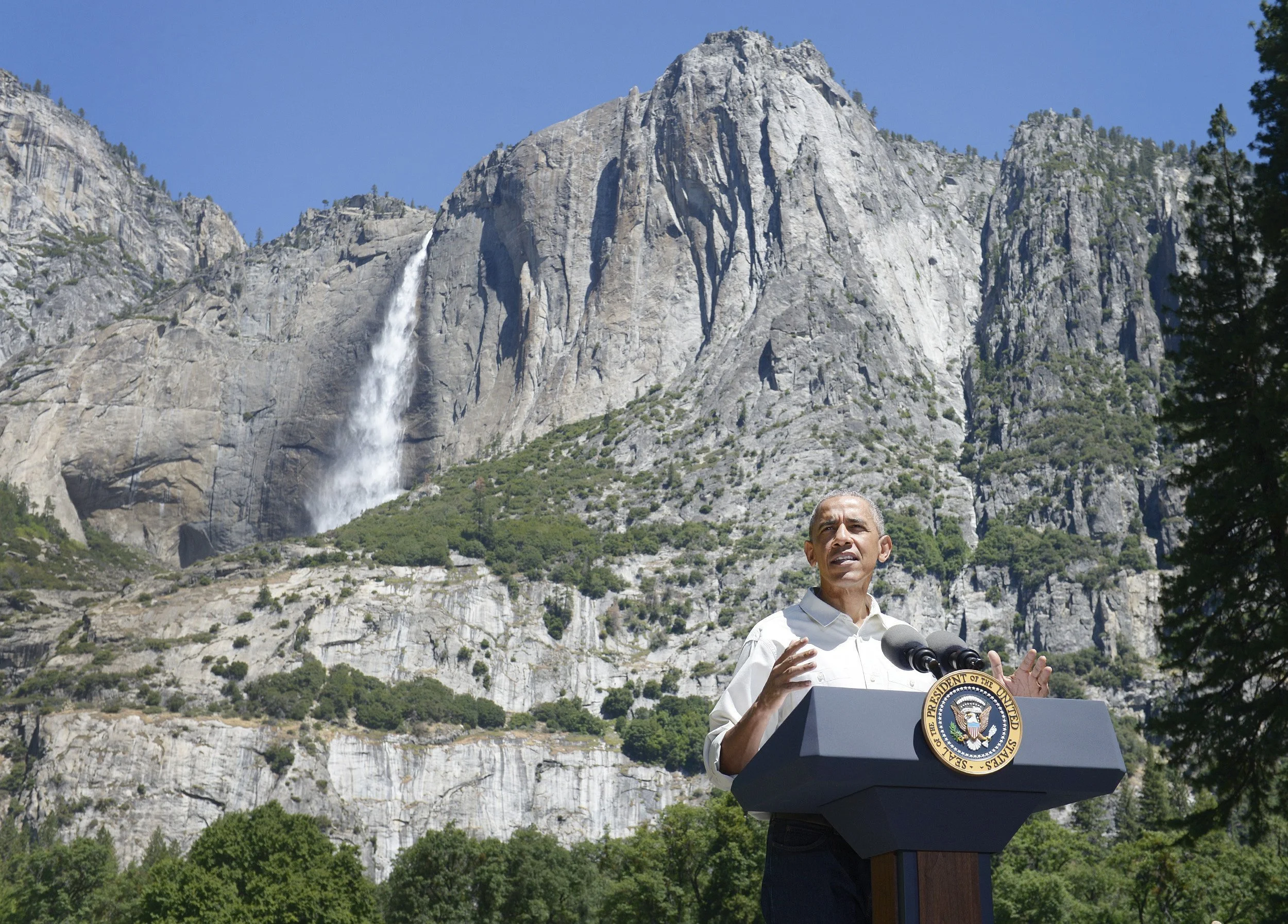 IMG_obama_falls_cek_10_1_7S8FH82J_L231695364.JPG
