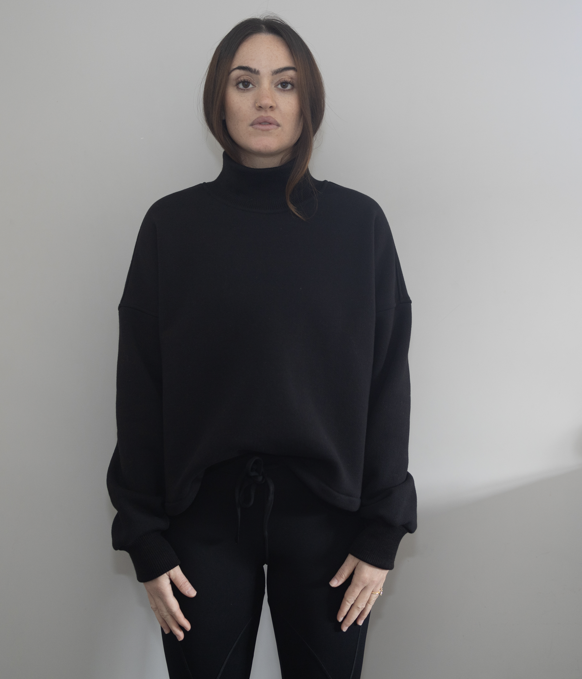 TURTLENECK SWEATSHIRT