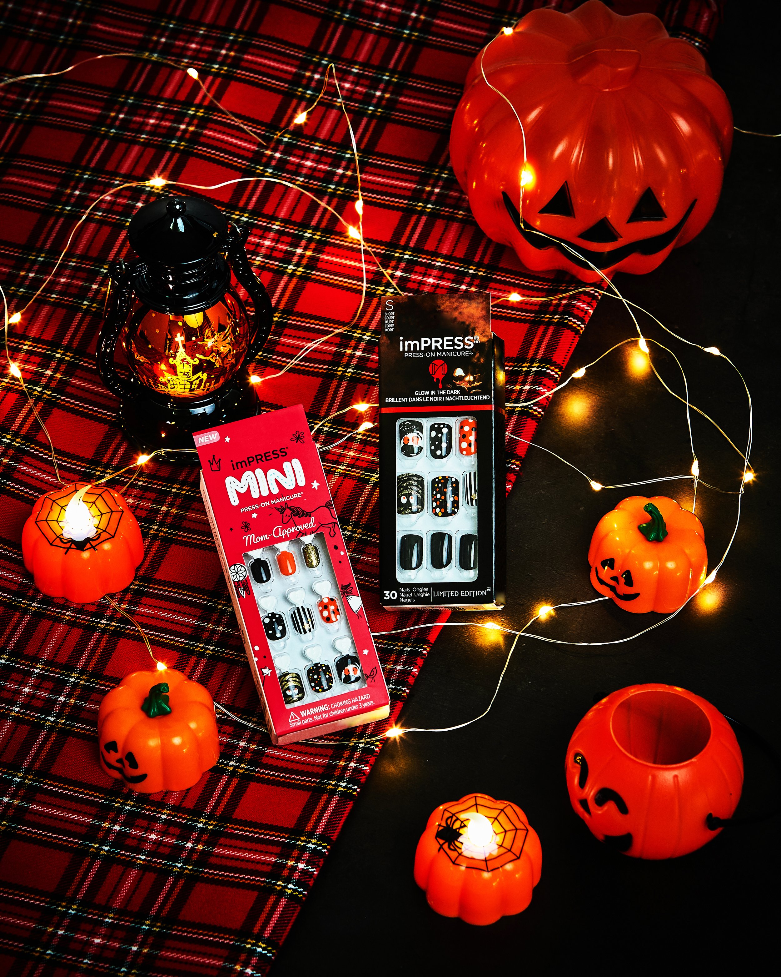 imPRESS_Halloween_HIM12X_IMK03Y9_SocialMedia_0918.2022-Kiss-for-October-web-photos0103F_Sep.26.2022.jpg