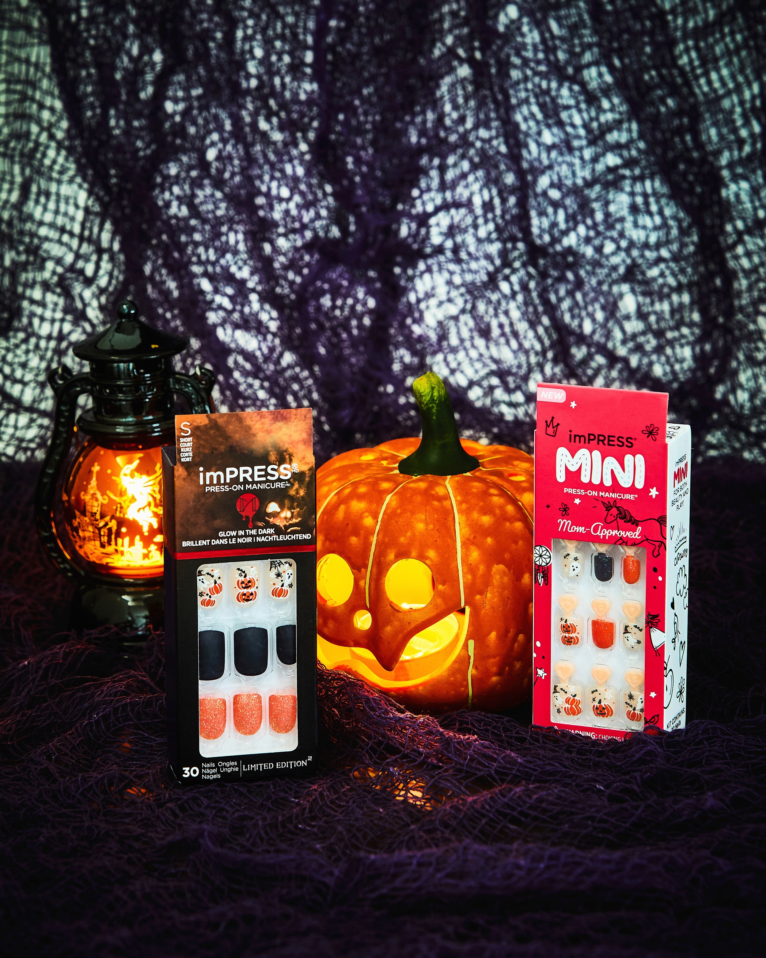 imPRESS_Halloween_HIM10X_IMK02Y9_SocialMedia_0918.2022-Kiss-for-October-web-photos0124F_Sep.26.2022.jpg