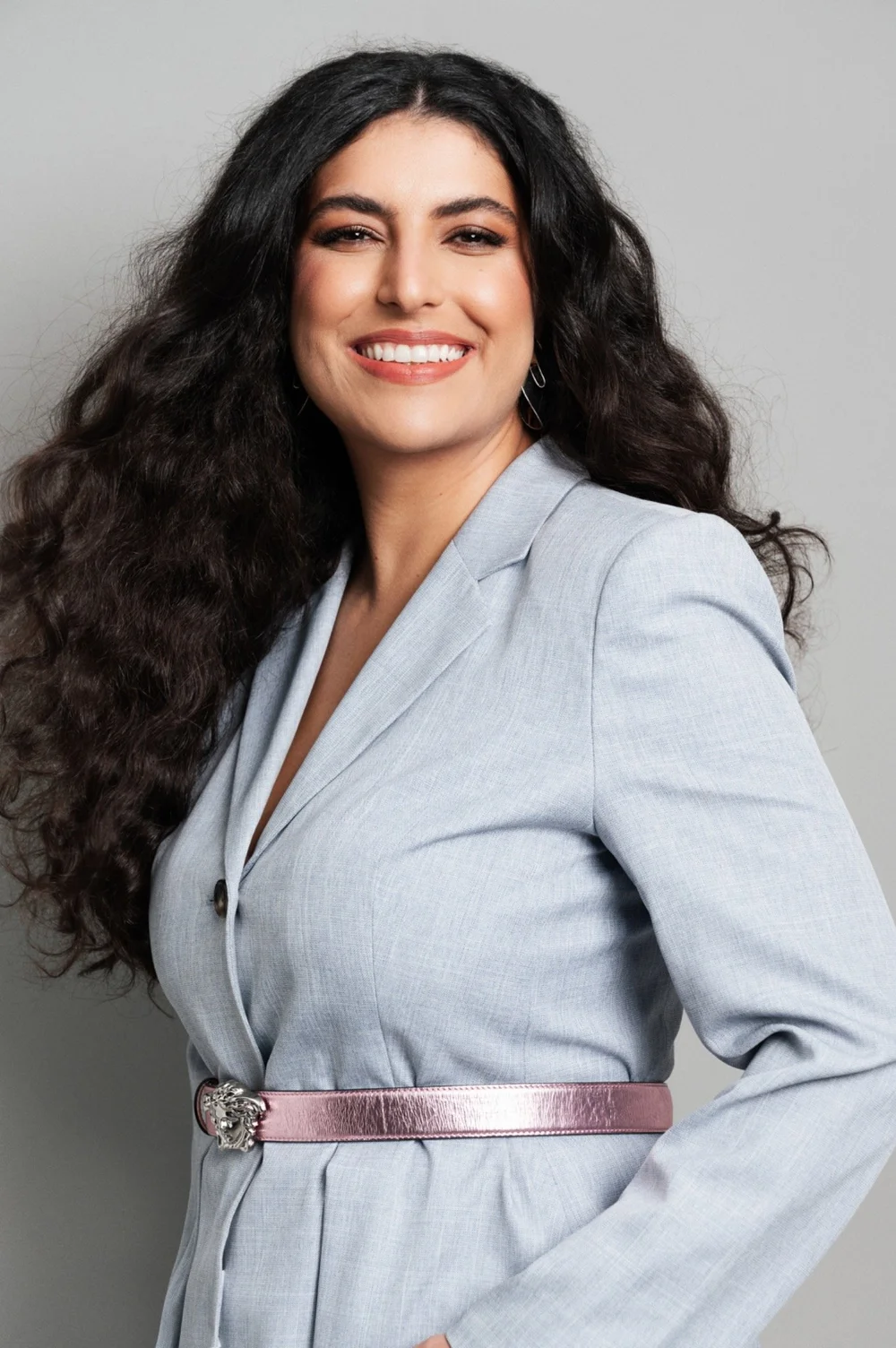 Retrato profissional da Dra. Ana Carolina Chociai, cirurgiã plástica em Curitiba
