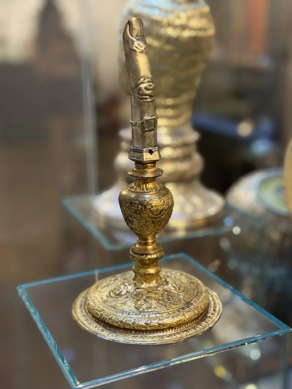 Relicário em forma de dedo, de São Cosme e São Damião, exposto no museu do Palácio de Diocleciano, em Split, Croácia
