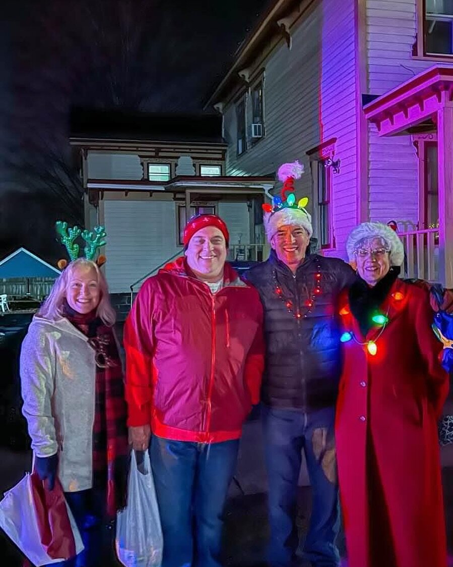 🎄👏Thank you to Ballston Spa Business &amp; Professional Association for another wonderful Holiday Parade! Great to see some of our village leaders in the parade including Trustee Raymond, Trustee Baskin and Trustee Kormos! @bsbpa 

#miltonnydems #l