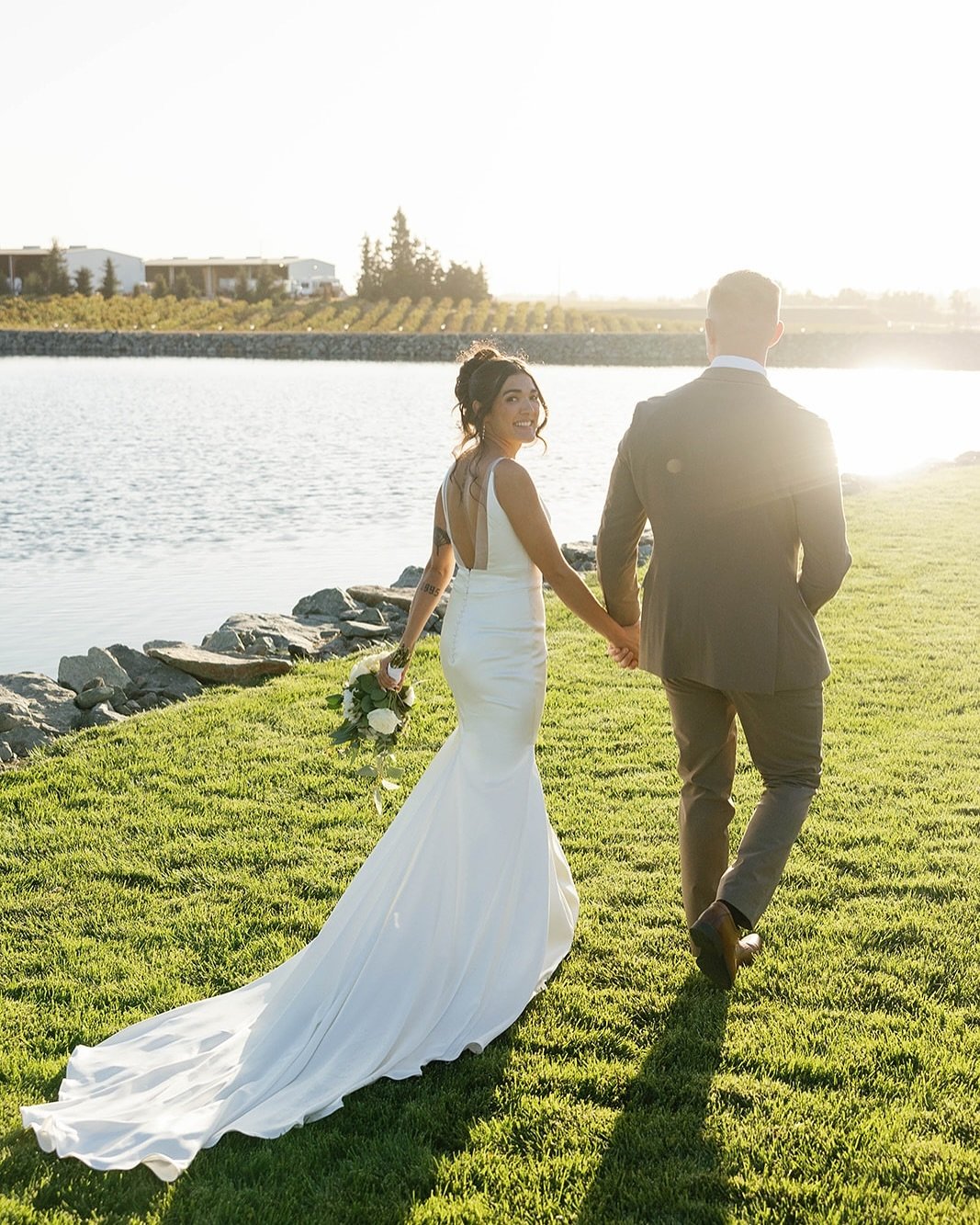 How it started VS. how it ended ⚡️👏🏼

@coorslight sponsor them !!

&bull;
&bull;
&bull;

VENDOR TEAM

Planning &amp; Coordination: @hollydiffinevents 
Venue: Silva Farm 
Photography: @kristinhealyphotography
Videography: @carlosmtc
Catering: @belli