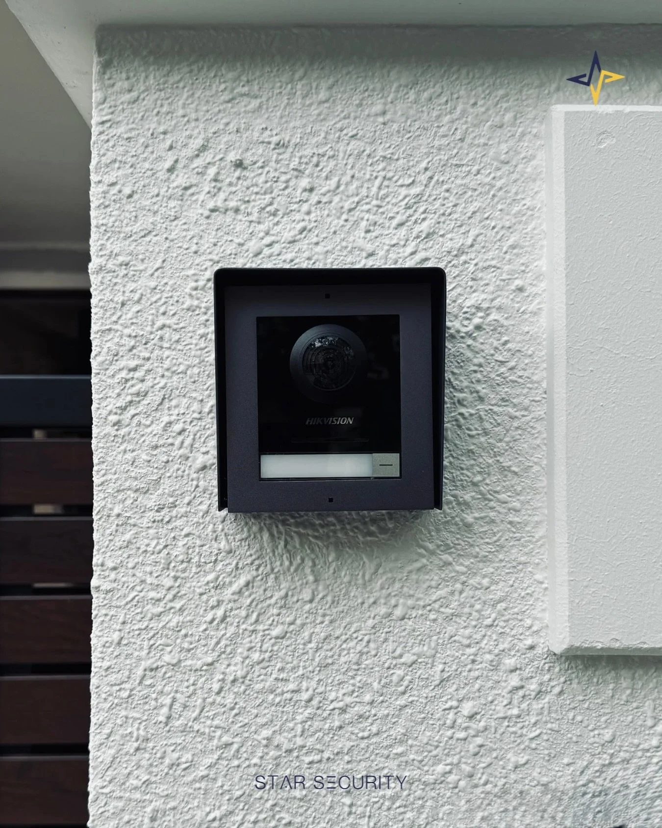 Project: IP Video Intercom for Landed Property
Product: IP Video Intercom System
Brand: @hikvision 

Building or upgrading your home?
Enhance your safety and convenience with a smart IP video intercom system.

See, talk to, and screen your visitors f