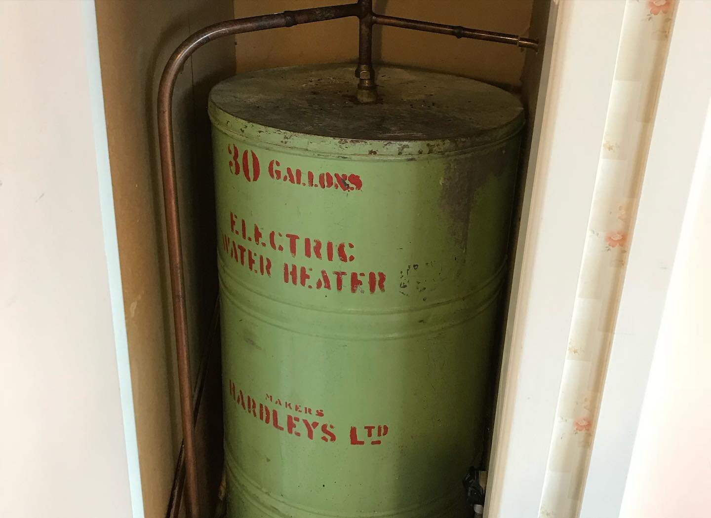 Blown away by the vintage of this old cylinder. But I&rsquo;m sorry to say&hellip;. Time for an update. @rheemnewzealand @plumbingworld_nz