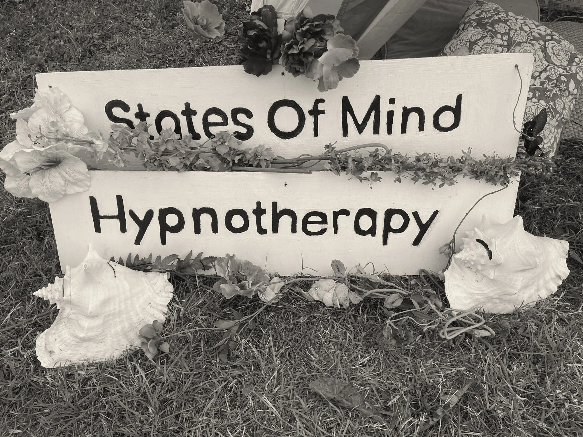 glasto-sign_bw.jpg