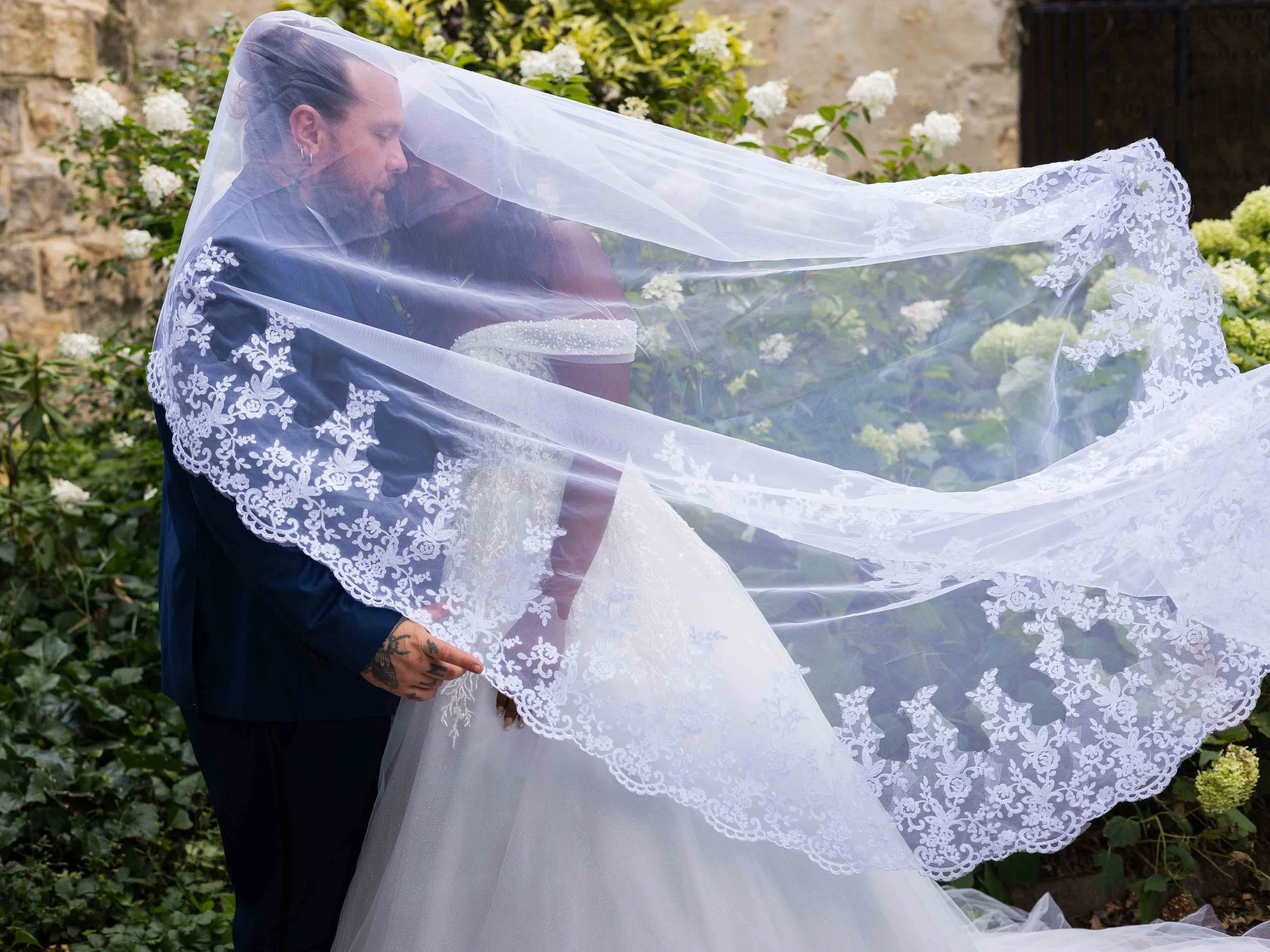 photo de mariage, photographie de mariage, photographe de mariage, couple de mariés, mariage romantique, photo de couple mariage, photo de mariage romantique, photo de mariage élégante, reportage photo mariage, photographe mariage professionnel, souv