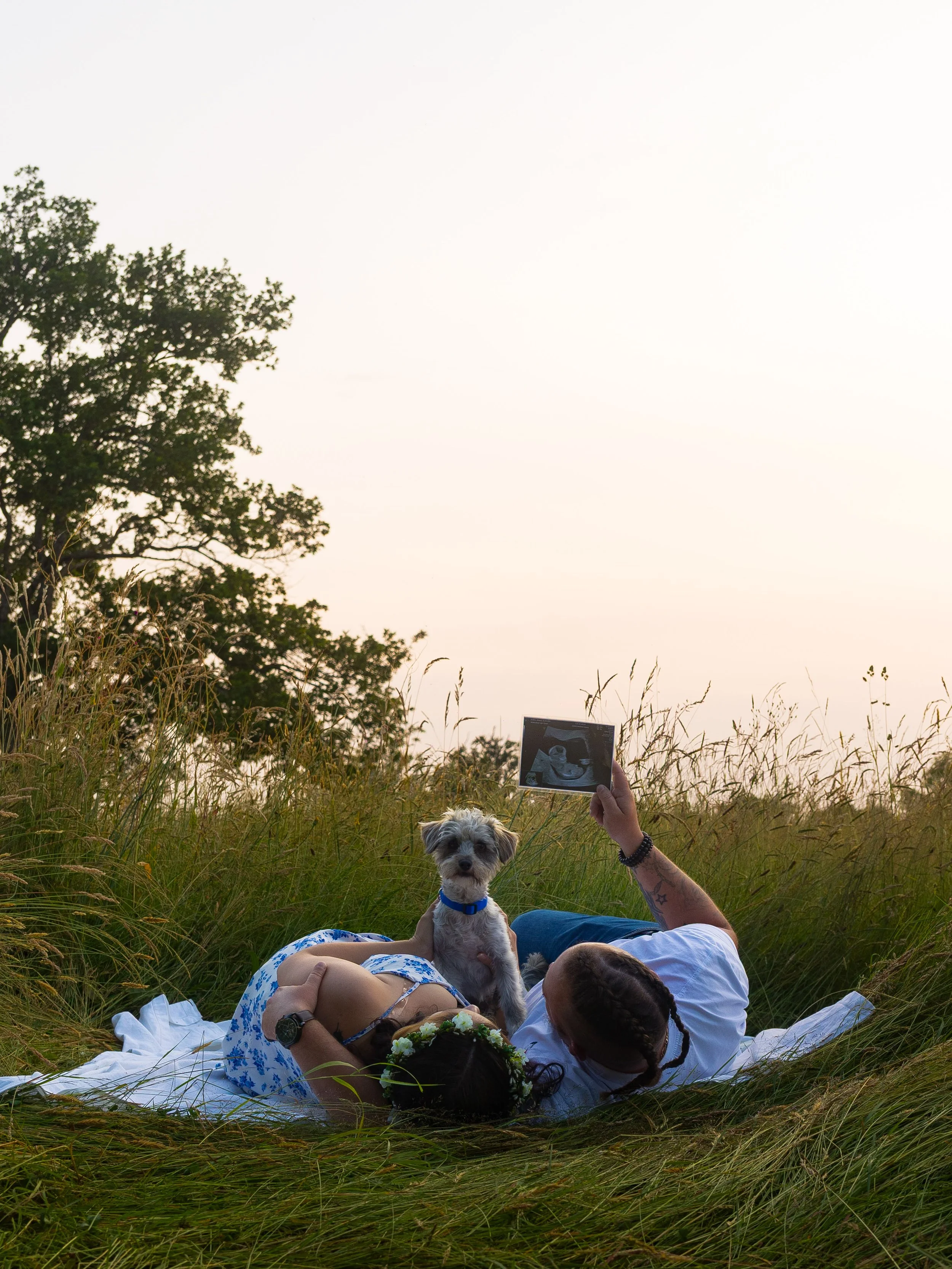 femme enceinte, jolie femme enceinte, magniphique photo de femme enceinte, belle femme enceinte, portrait, photo studio, couple,Dayanou BOINA, mere et fille, moulinois, photographe de moulins, photographe de grossesse, famille, photographe de famille