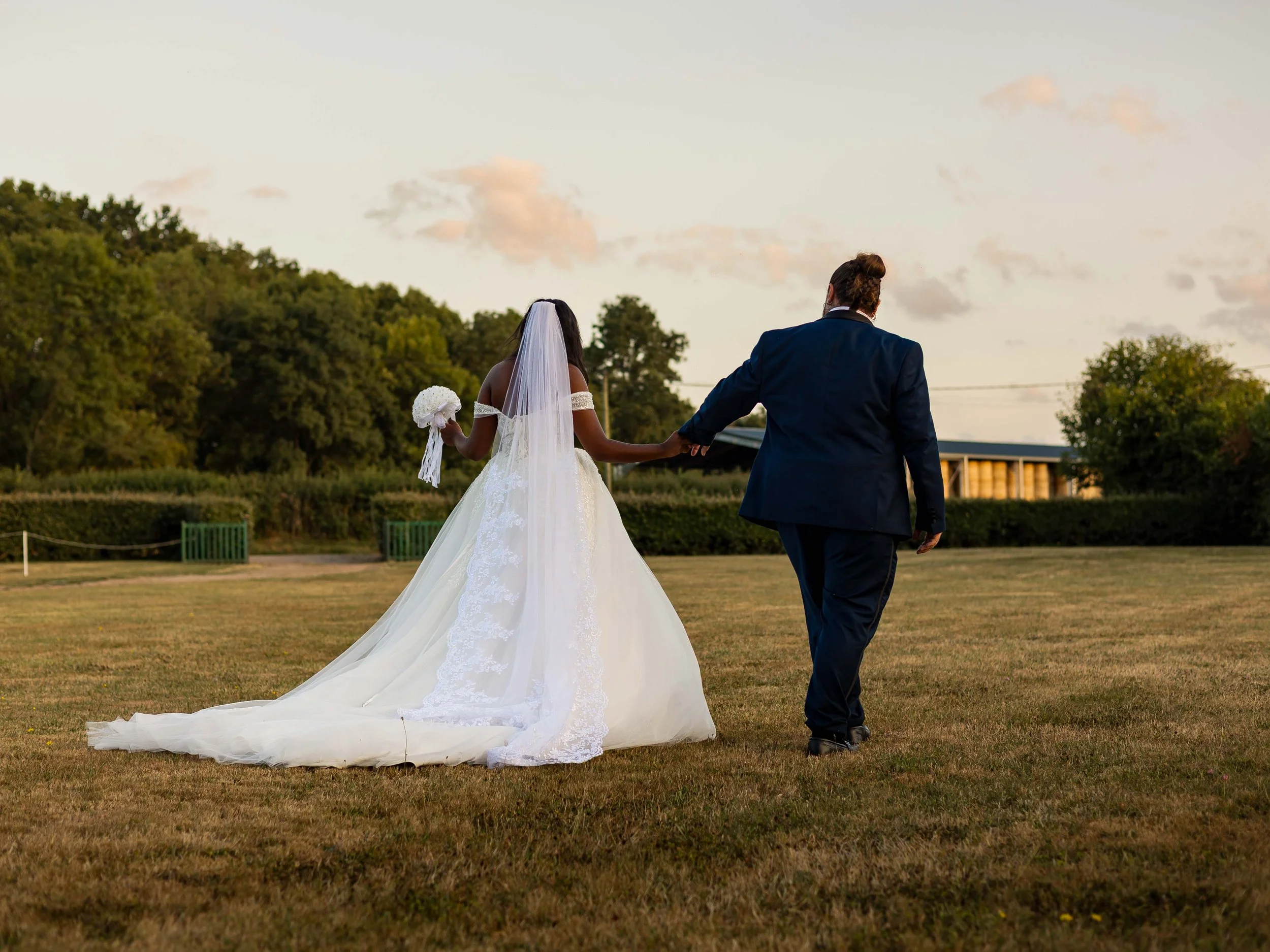 photo de mariage, photographie de mariage, photographe de mariage, couple de mariés, mariage romantique, photo de couple mariage, photo de mariage romantique, photo de mariage élégante, reportage photo mariage, photographe mariage professionnel, souv