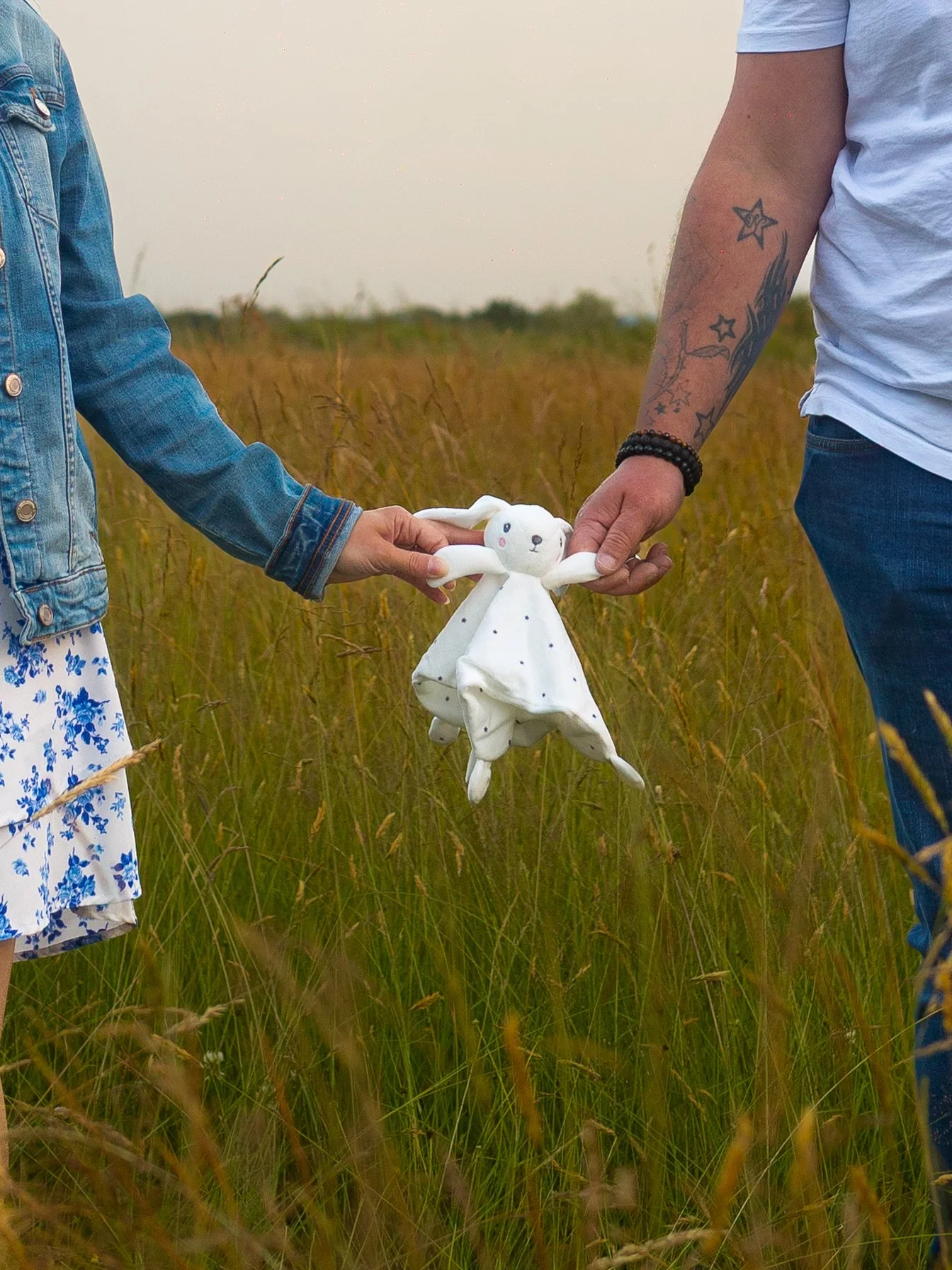 femme enceinte, jolie femme enceinte, magniphique photo de femme enceinte, belle femme enceinte, portrait, photo studio, couple,Dayanou BOINA, mere et fille, moulinois, photographe de moulins, photographe de grossesse, famille, photographe de famille