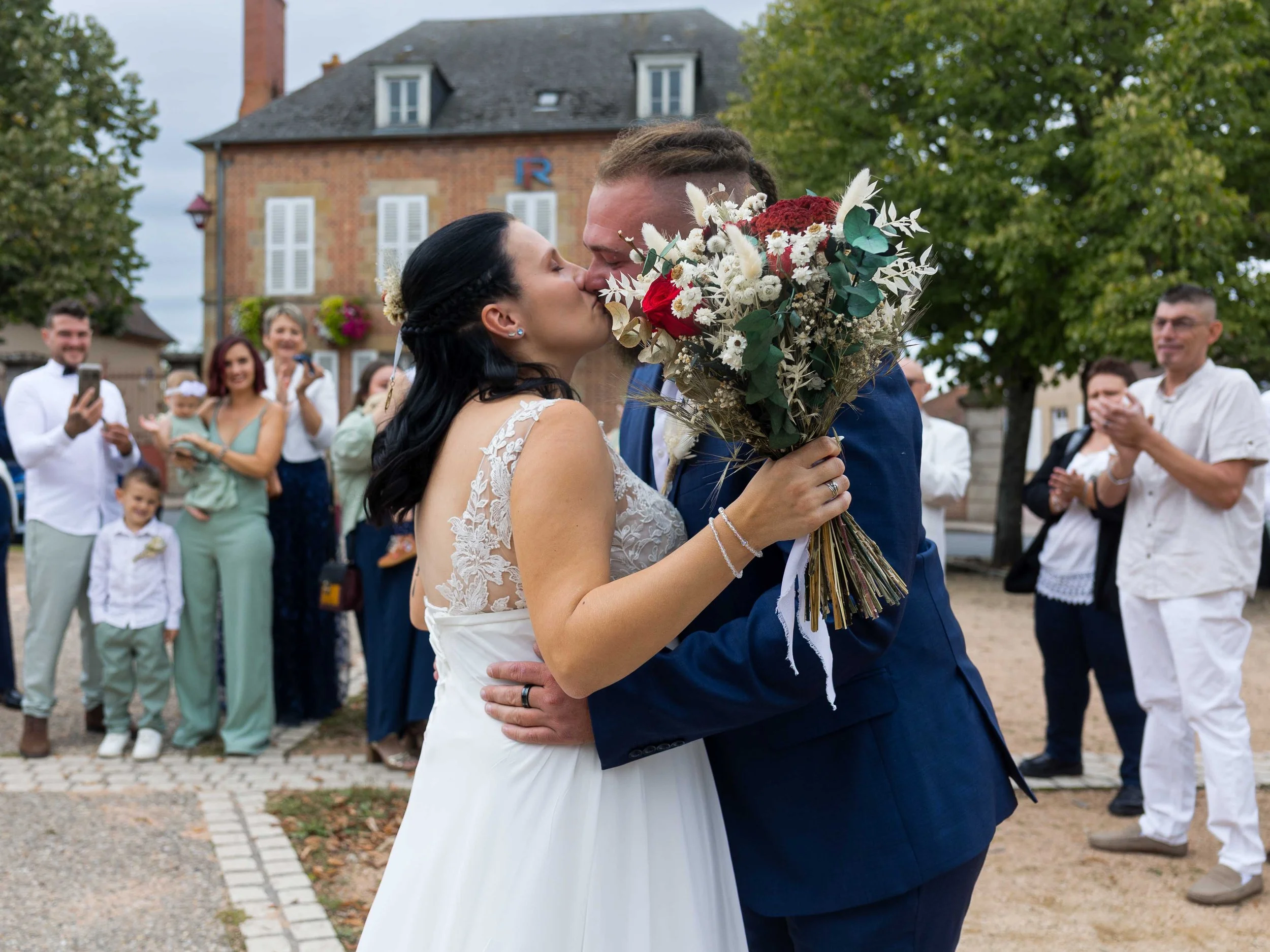 photo de mariage, photographie de mariage, photographe de mariage, couple de mariés, mariage romantique, photo de couple mariage, photo de mariage romantique, photo de mariage élégante, reportage photo mariage, photographe mariage professionnel, souv