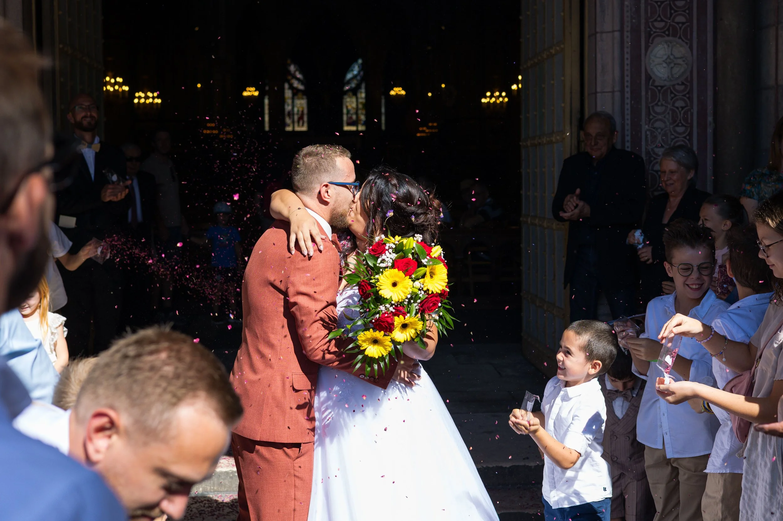 photo de mariage, photographie de mariage, photographe de mariage, couple de mariés, mariage romantique, photo de couple mariage, photo de mariage romantique, photo de mariage élégante, reportage photo mariage, photographe mariage professionnel, souv