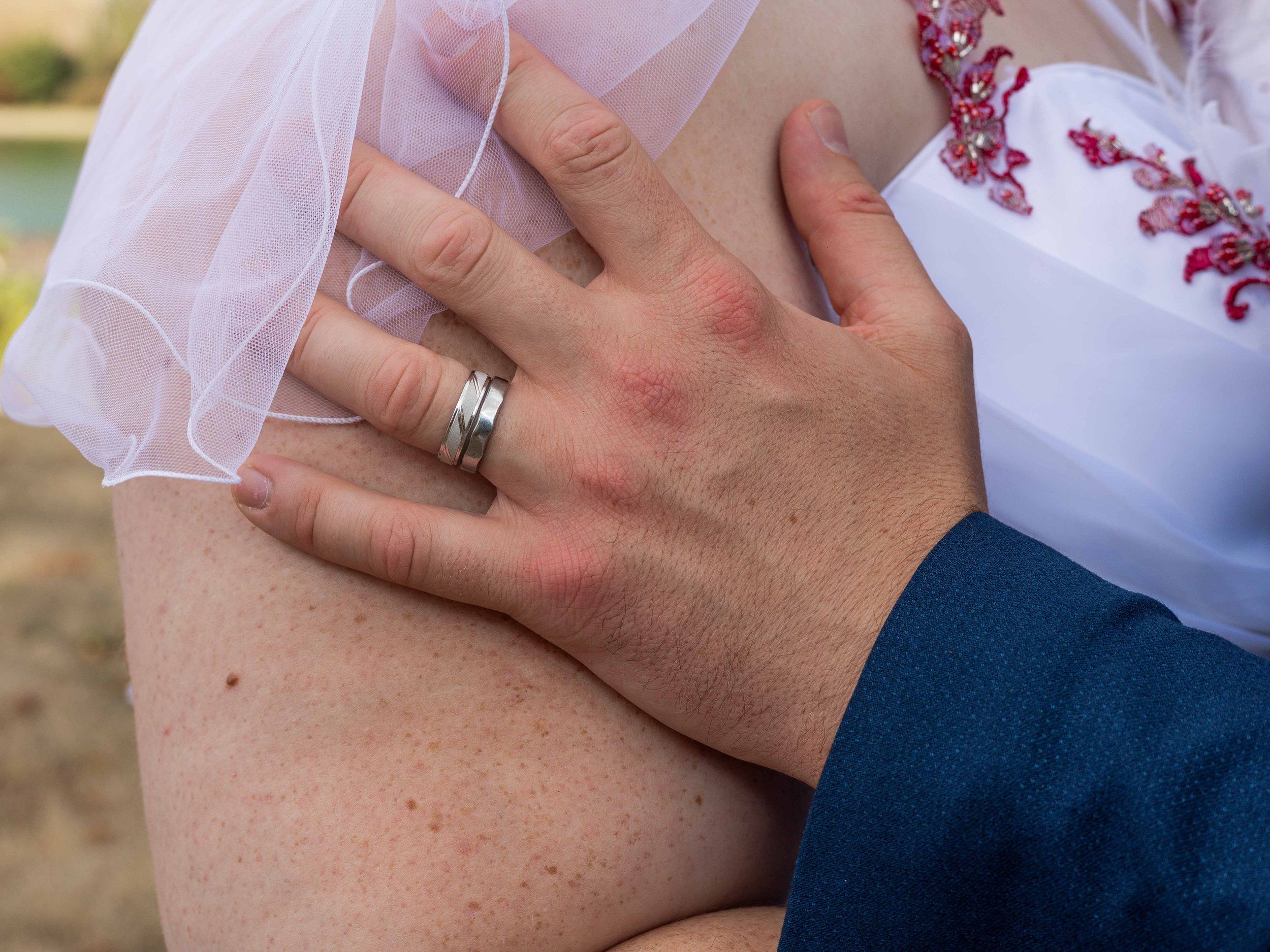 photo de mariage, photographie de mariage, photographe de mariage, couple de mariés, mariage romantique, photo de couple mariage, photo de mariage romantique, photo de mariage élégante, reportage photo mariage, photographe mariage professionnel, souv