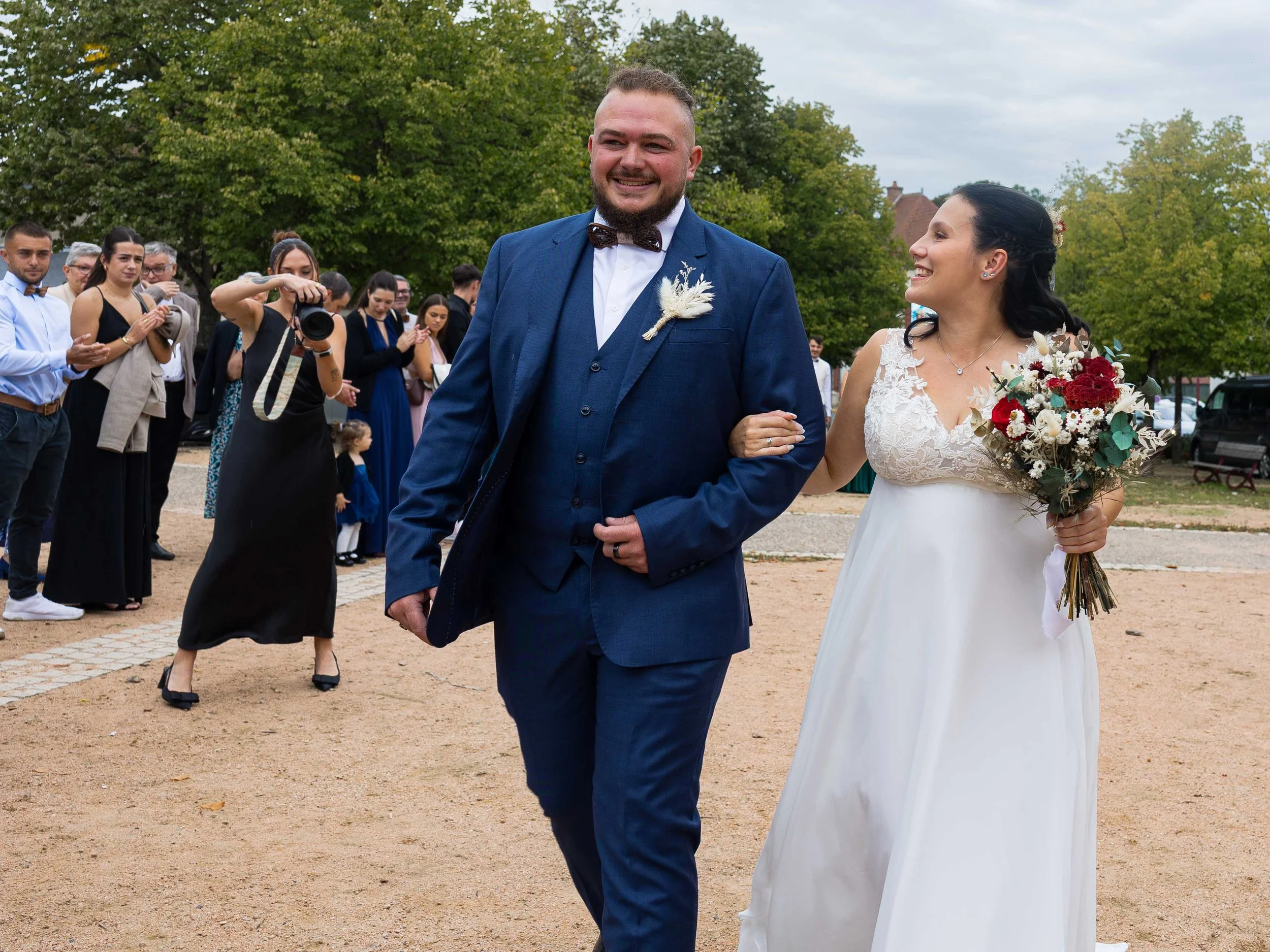 photo de mariage, photographie de mariage, photographe de mariage, couple de mariés, mariage romantique, photo de couple mariage, photo de mariage romantique, photo de mariage élégante, reportage photo mariage, photographe mariage professionnel, souv