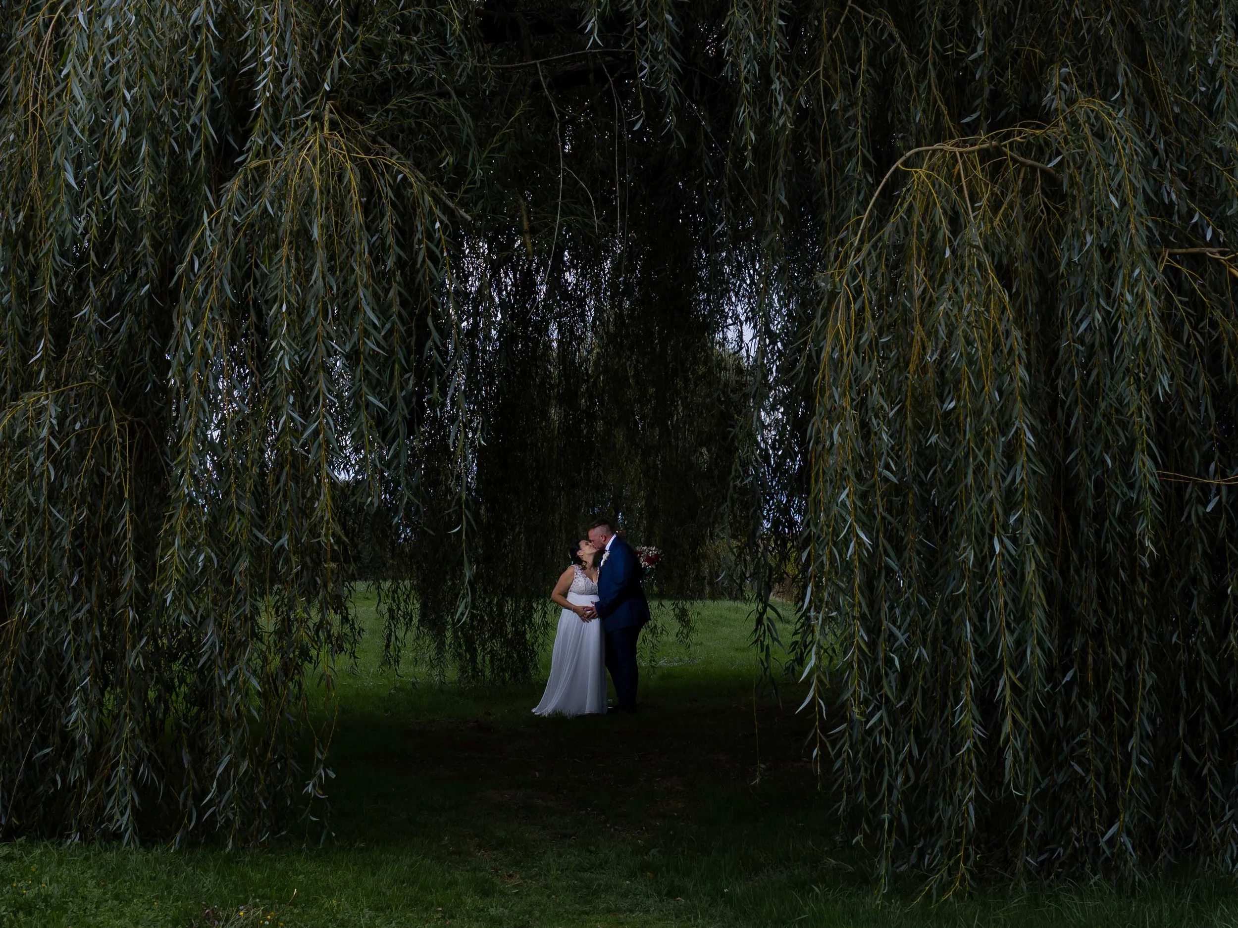 photo de mariage, photographie de mariage, photographe de mariage, couple de mariés, mariage romantique, photo de couple mariage, photo de mariage romantique, photo de mariage élégante, reportage photo mariage, photographe mariage professionnel, souv