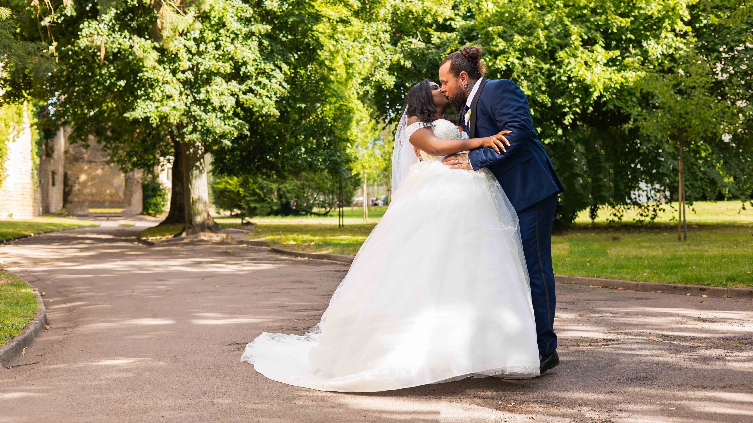 photo de mariage, photographie de mariage, photographe de mariage, couple de mariés, mariage romantique, photo de couple mariage, photo de mariage romantique, photo de mariage élégante, reportage photo mariage, photographe mariage professionnel, souv