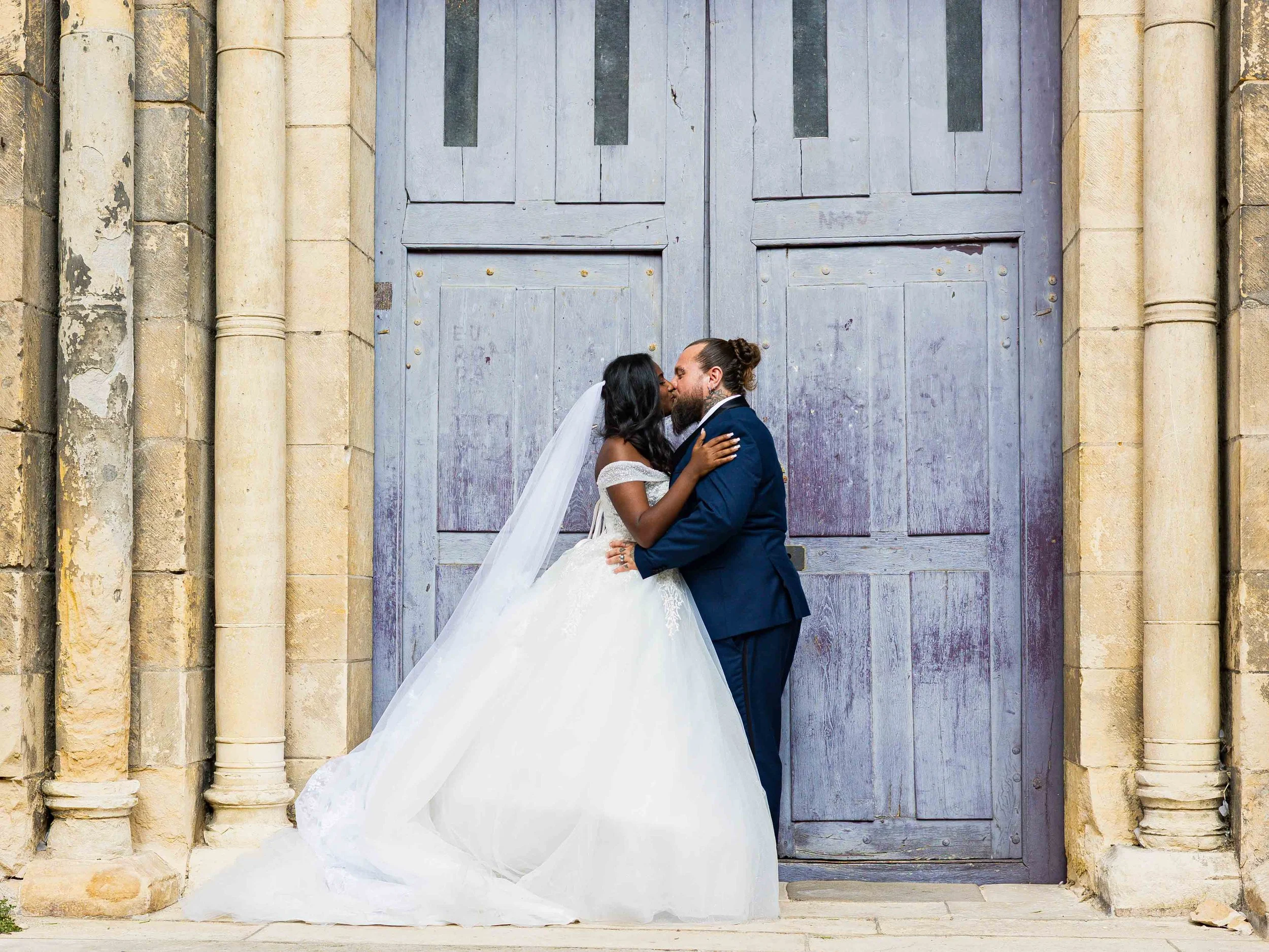 photo de mariage, photographie de mariage, photographe de mariage, couple de mariés, mariage romantique, photo de couple mariage, photo de mariage romantique, photo de mariage élégante, reportage photo mariage, photographe mariage professionnel, souv