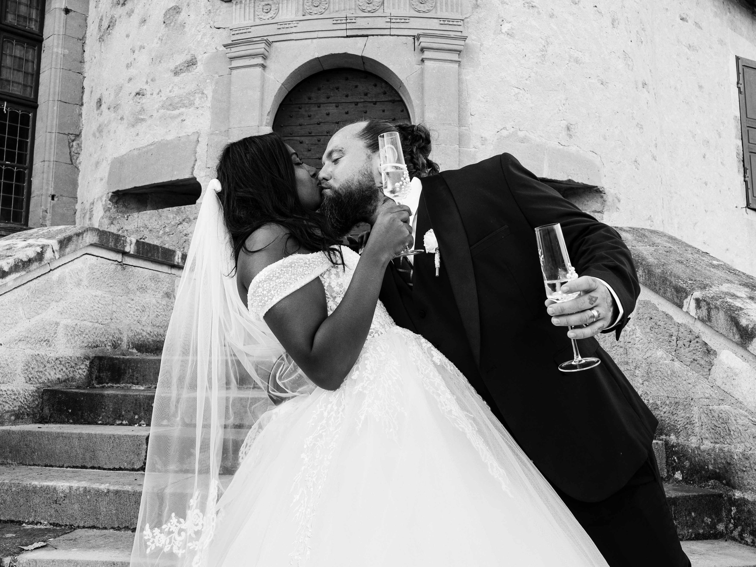 photo de mariage, photographie de mariage, photographe de mariage, couple de mariés, mariage romantique, photo de couple mariage, photo de mariage romantique, photo de mariage élégante, reportage photo mariage, photographe mariage professionnel, souv