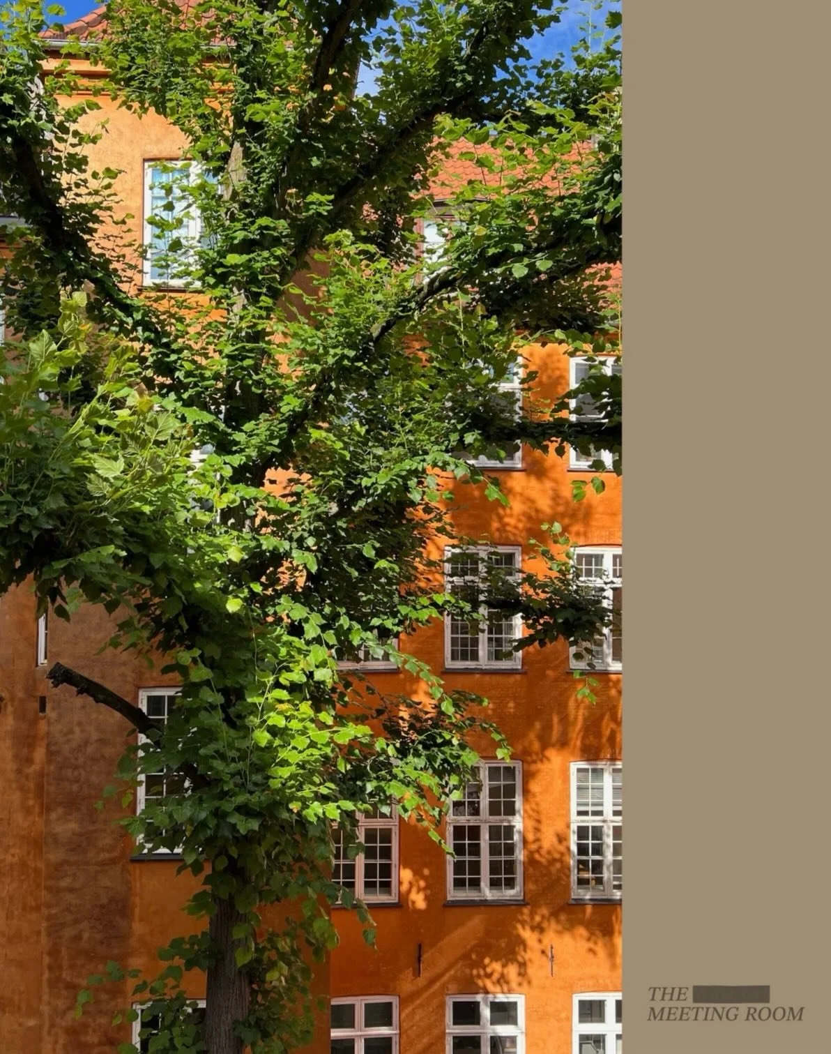 Hidden in a cozy backyard, right by the canals and just 100 meters from Christiansborg.
A quiet escape in the heart of the city - perfect for focused conversations and meaningful meetings.

Serious business, without the noise.