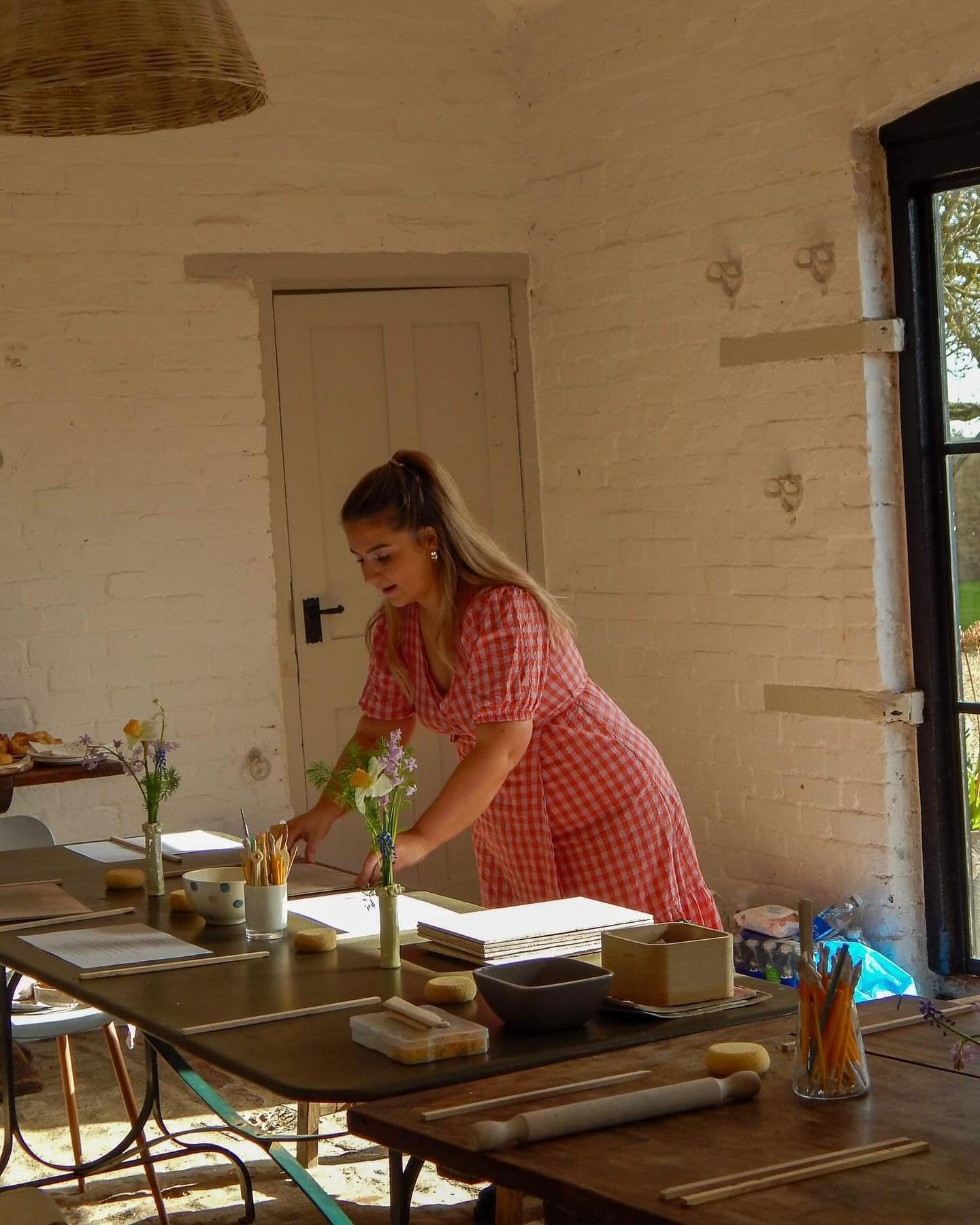We still aren&rsquo;t over our Creative Retreat we hosted last Sunday at the beautiful Kirby Farm Barn, we started the day with breakfast pastries and fruit, following on with Pottery by making our own Spring Vases. The guests were shown hand-buildin