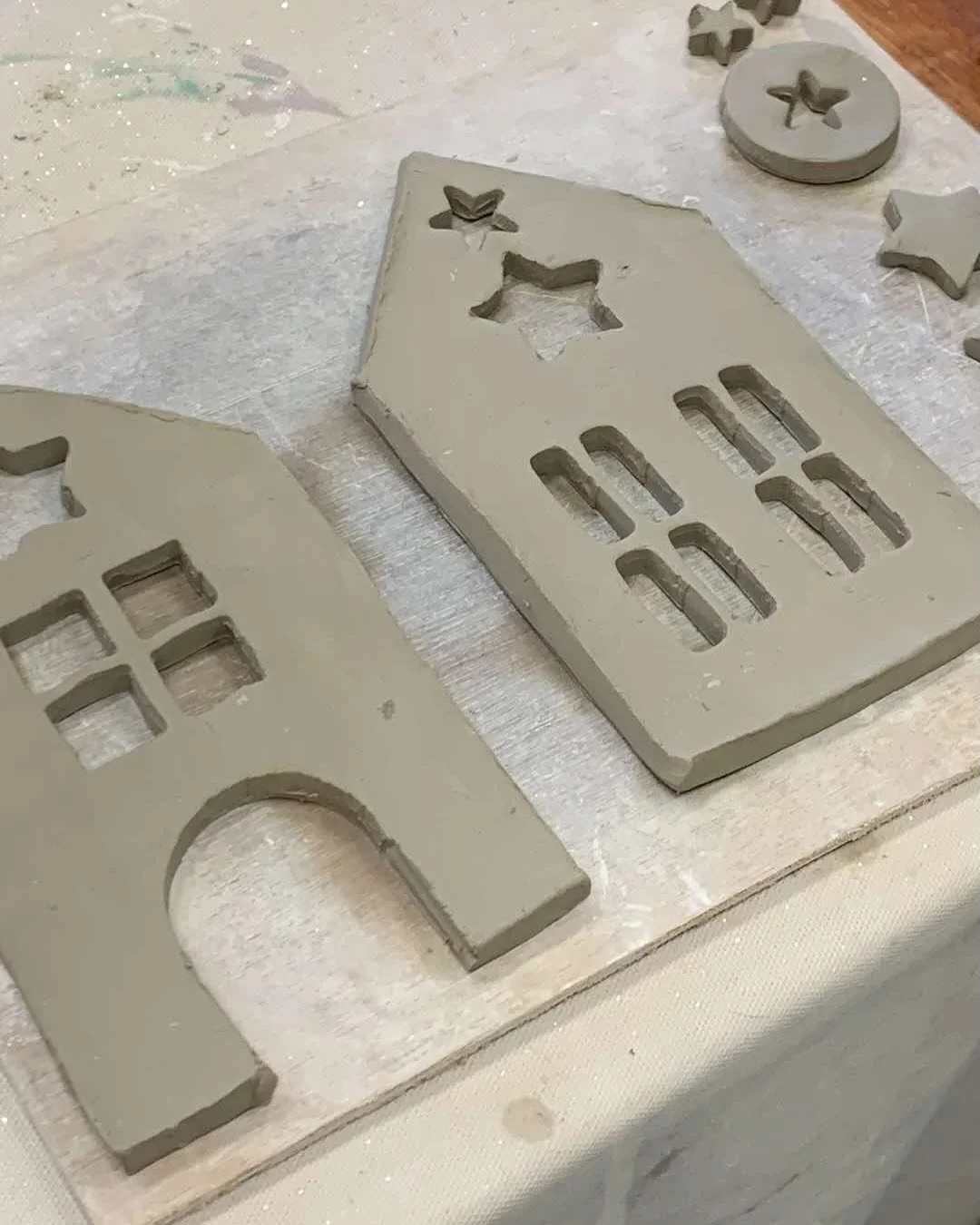 Our first Christmas Tealight Houses Workshop this afternoon and it was so much fun, here&rsquo;s a few creations from the session! 🕯️🏠