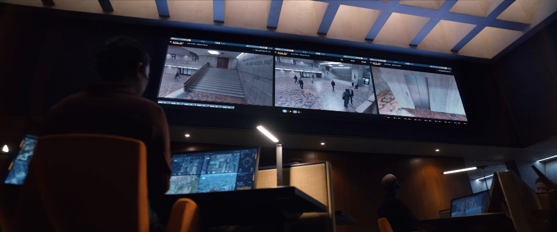 Cope S01E01 87 - Control Room (0-41-37-12).png