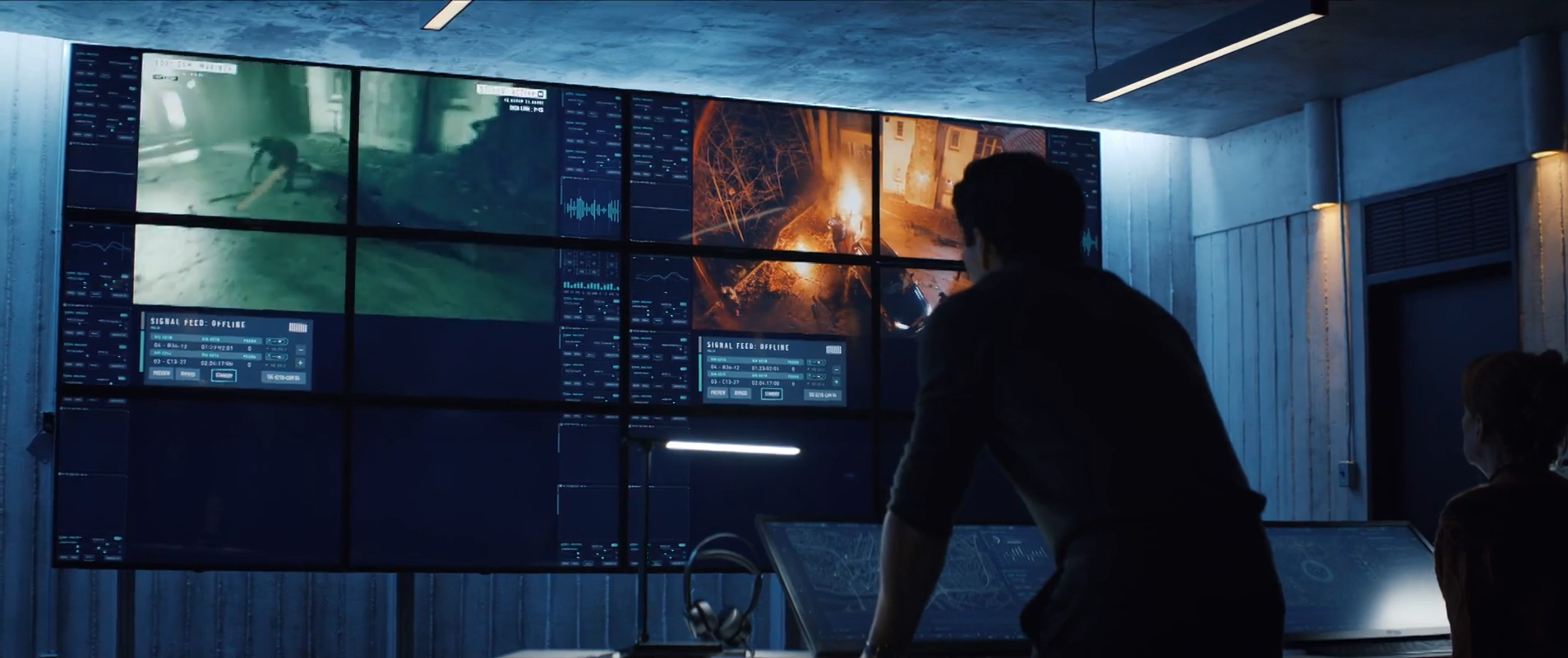 Cope S01E03 58 - Signals Room (0-39-37-13).png