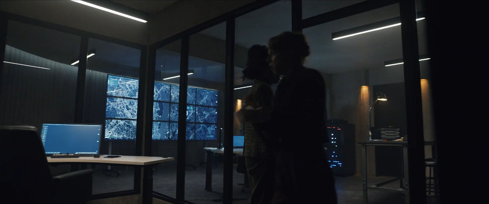 Cope S01E07 26 - Signals Room (0-24-31-04).png