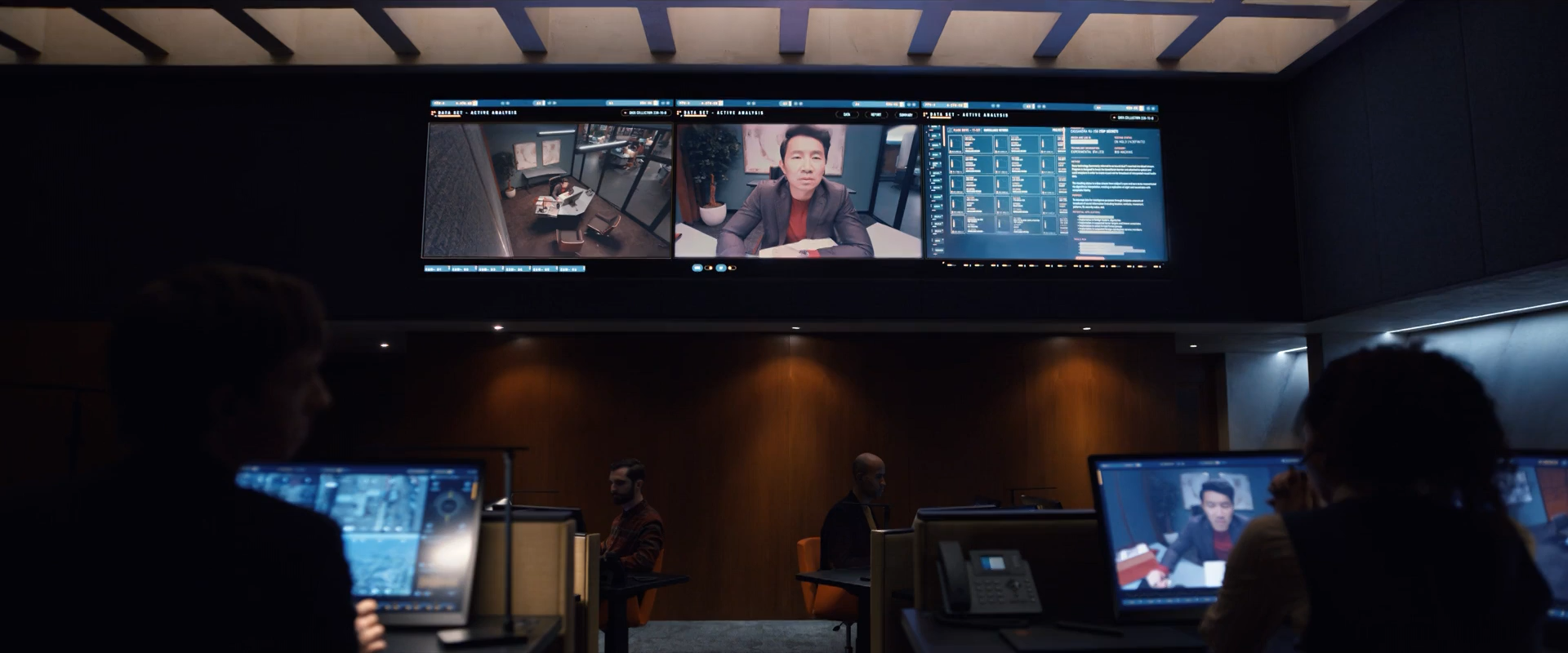 Cope S01E01 65 - Control Room (0-38-38-16).png
