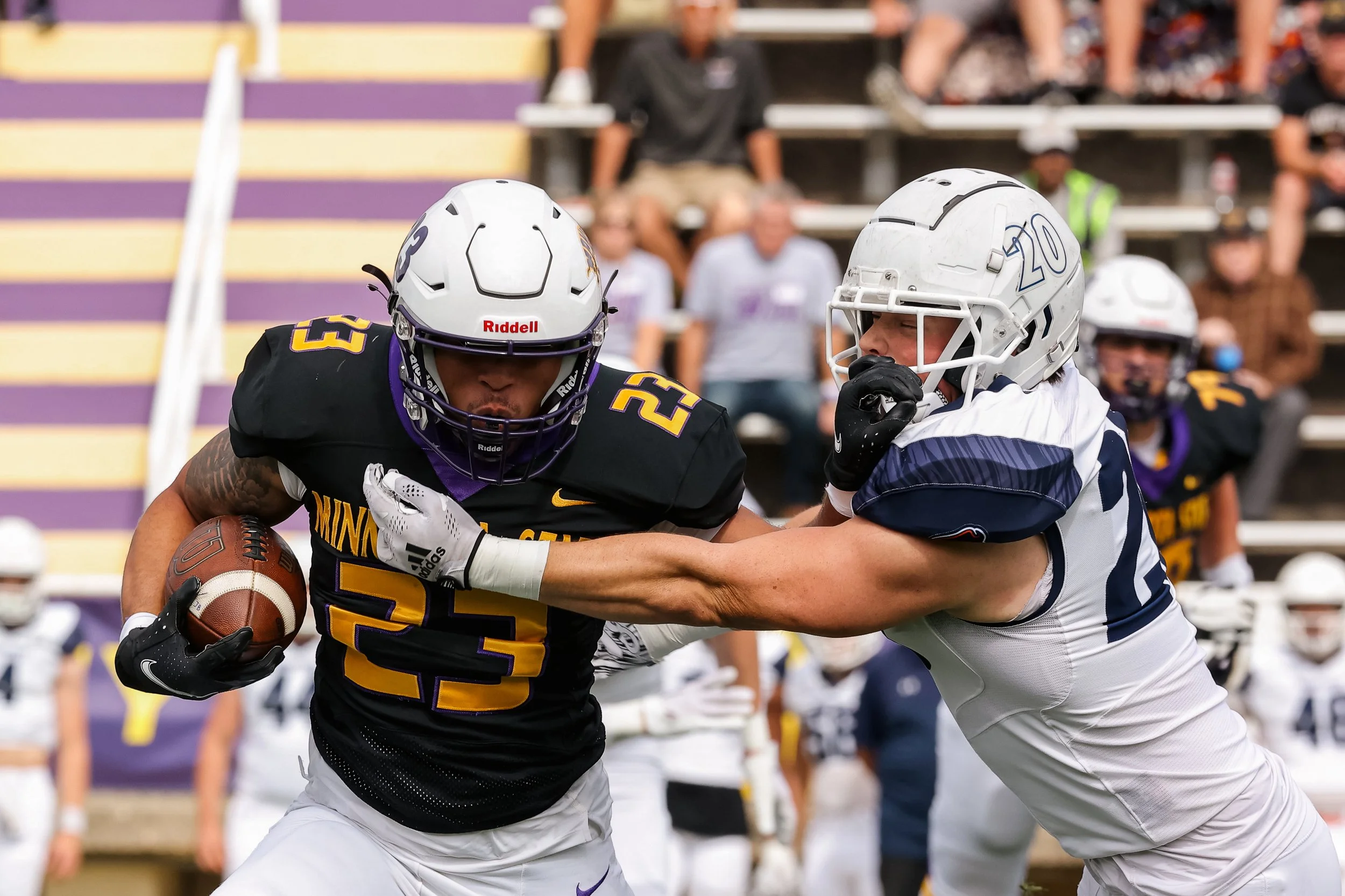 Running back running the ball.jpg