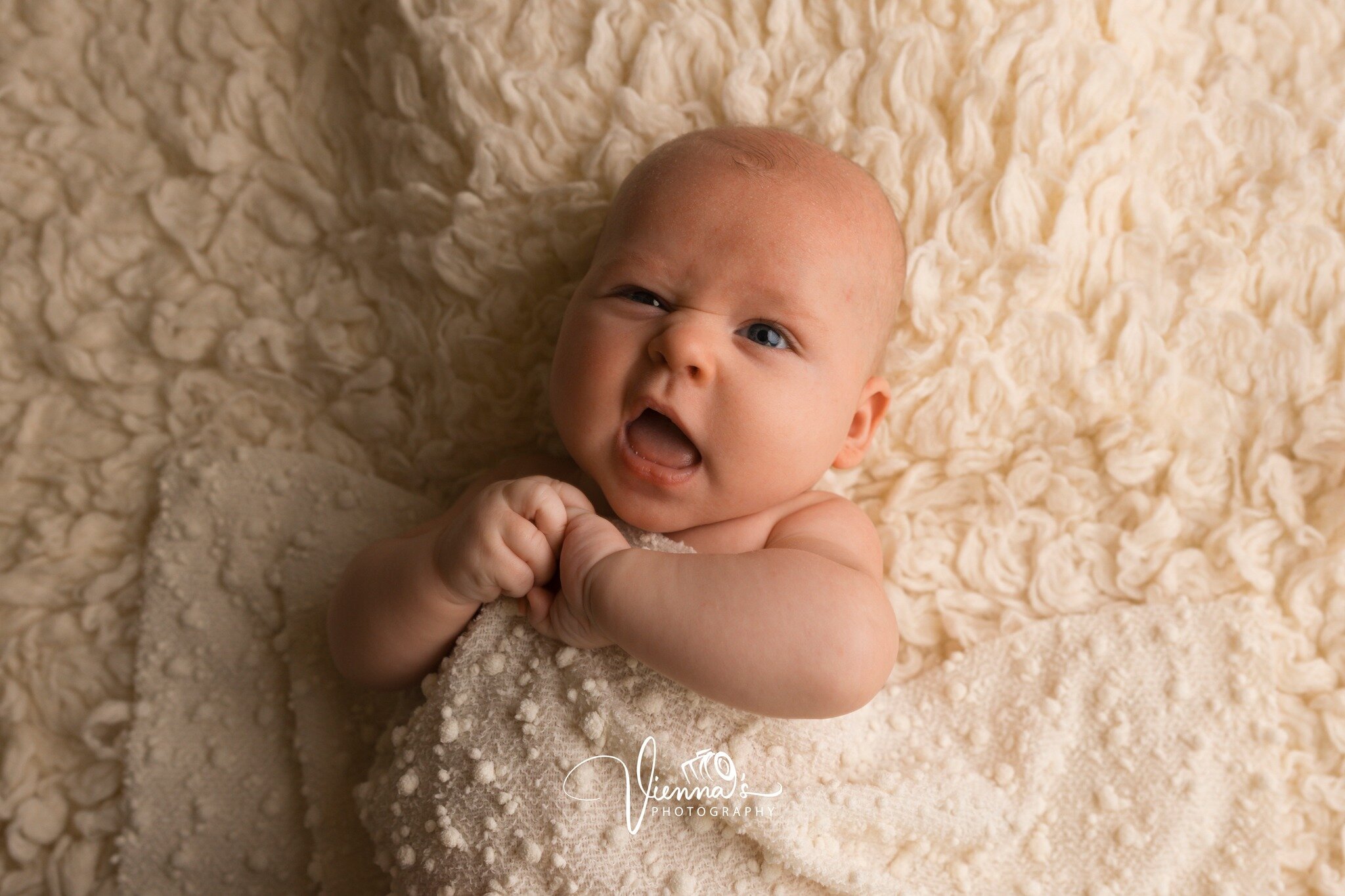 Deze lieve baby heb ik bij een 3 maanden mogen fotograferen! Zo leuk om vast te leggen hoe snel het gaat in het eerste jaar. 

Wil jij ook een toffe shoot doen? In maart is er nog maar 1 plekje beschikbaar en in april ook nog maar een paar! Dus wees 