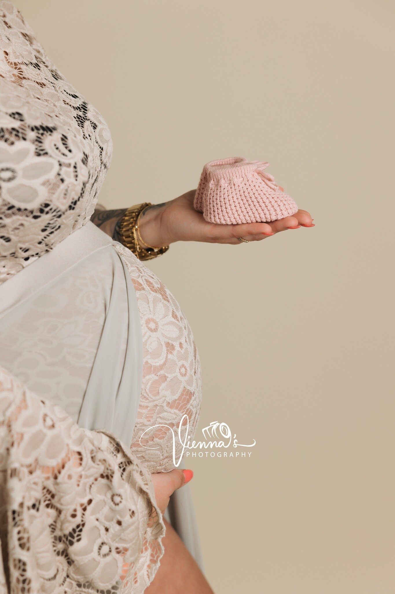Afgelopen zondag een prachtige zwangerschap mogen fotograferen. Deze prachtige jurk ook voor het eerste kunnen fotograferen 😍 Hij vanaf nu ook beschikbaar in mijn client closet! 

Wil jij ook een prachtige zwangerschap shoot doen? Stuur me dan gerus