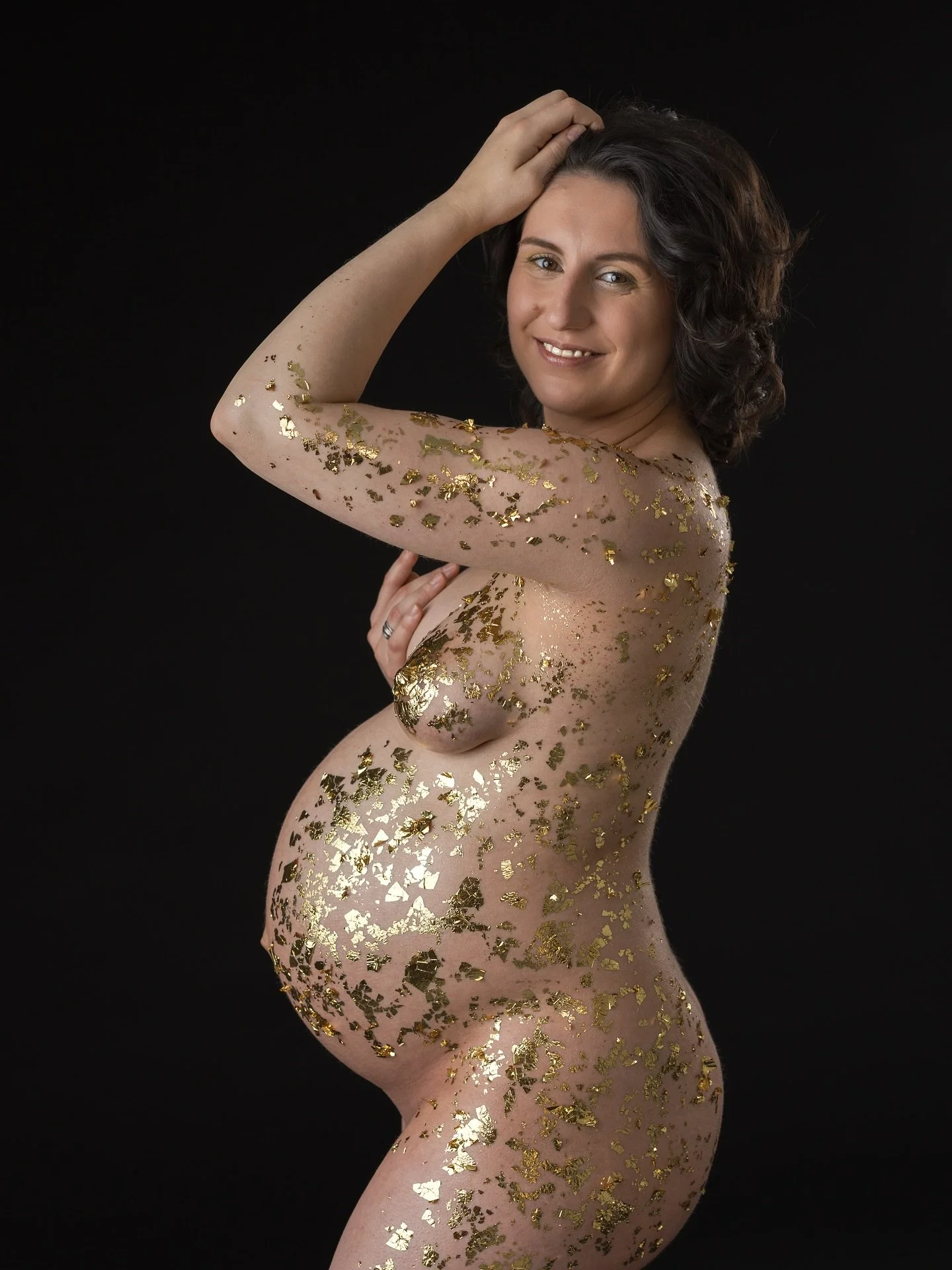 ✨ Let&rsquo;s Get Gold! ✨

Wil jij &eacute;cht iets unieks en glamourous toevoegen aan jouw zwangerschapsshoot?
Ga dan voor het exclusieve &ldquo;Let&rsquo;s Get Gold!&rdquo; pakket. 

Bij dit pakket werken we met echt goudblad, subtiel en stijlvol a