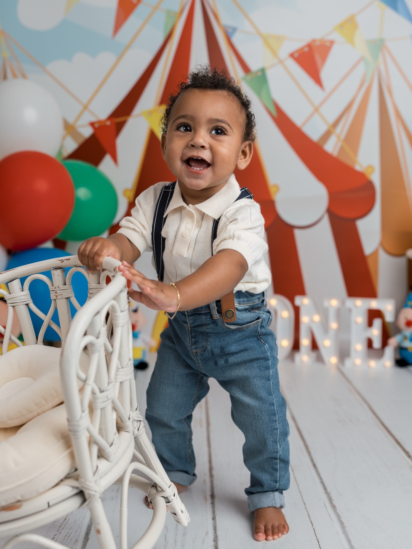 Bumba zegt: ta-daaa! 🎉
Een cakesmash vol kleur, confetti en lachjes 🤍
Perfect voor die allereerste verjaardag!

📅 Boek nu jouw cakesmash met een tof thema!! 
#cakesmash #bumbathema #eersteverjaardag #bumba