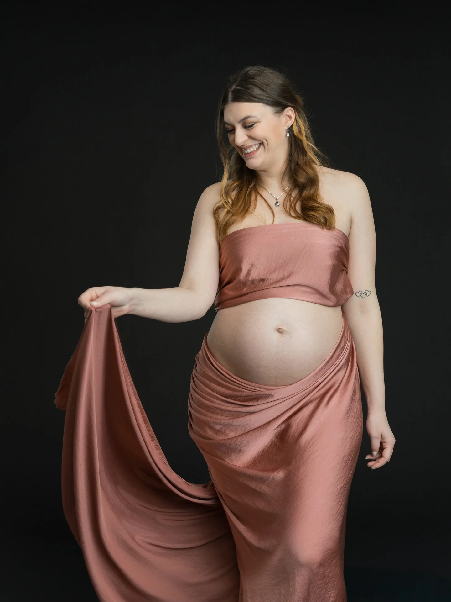 ✨ Vier jouw zwangerschap op een manier die je nooit vergeet ✨
Dit is jullie moment. Jullie verhaal. 🤍

Laat die prachtige glow vastleggen in een stijlvolle en tijdloze zwangerschapsshoot. Of je nu kiest voor elegant, puur of een beetje extra. Ik zor