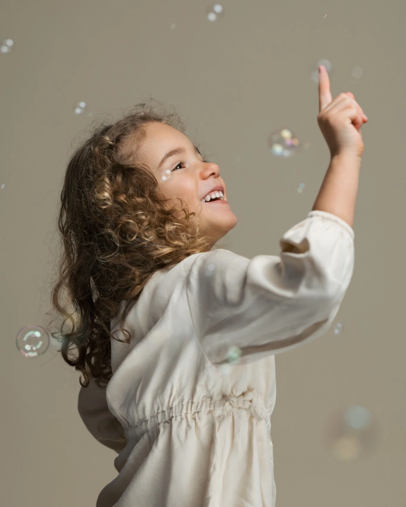 ✨ plezier + creativiteit = magie ✨

Soms is het gewoon leuk om gek te doen, te lachen en mooie foto&rsquo;s te maken 📸💫
Iedereen kan stralen op zijn eigen manier en dat zie je terug in mijn foto's.

Wil jij ook zo&rsquo;n leuke shoot?
Stuur een ber