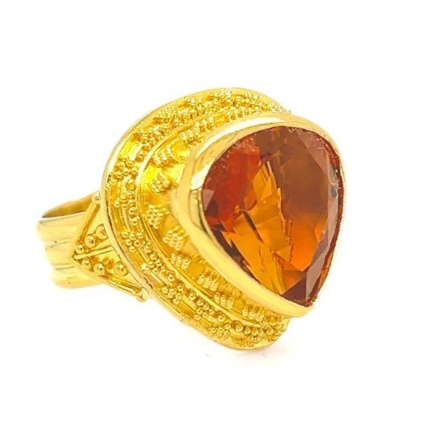 Which is the Better Way to Go, Custom-Made Jewelry or Machine-Made Jewelry?