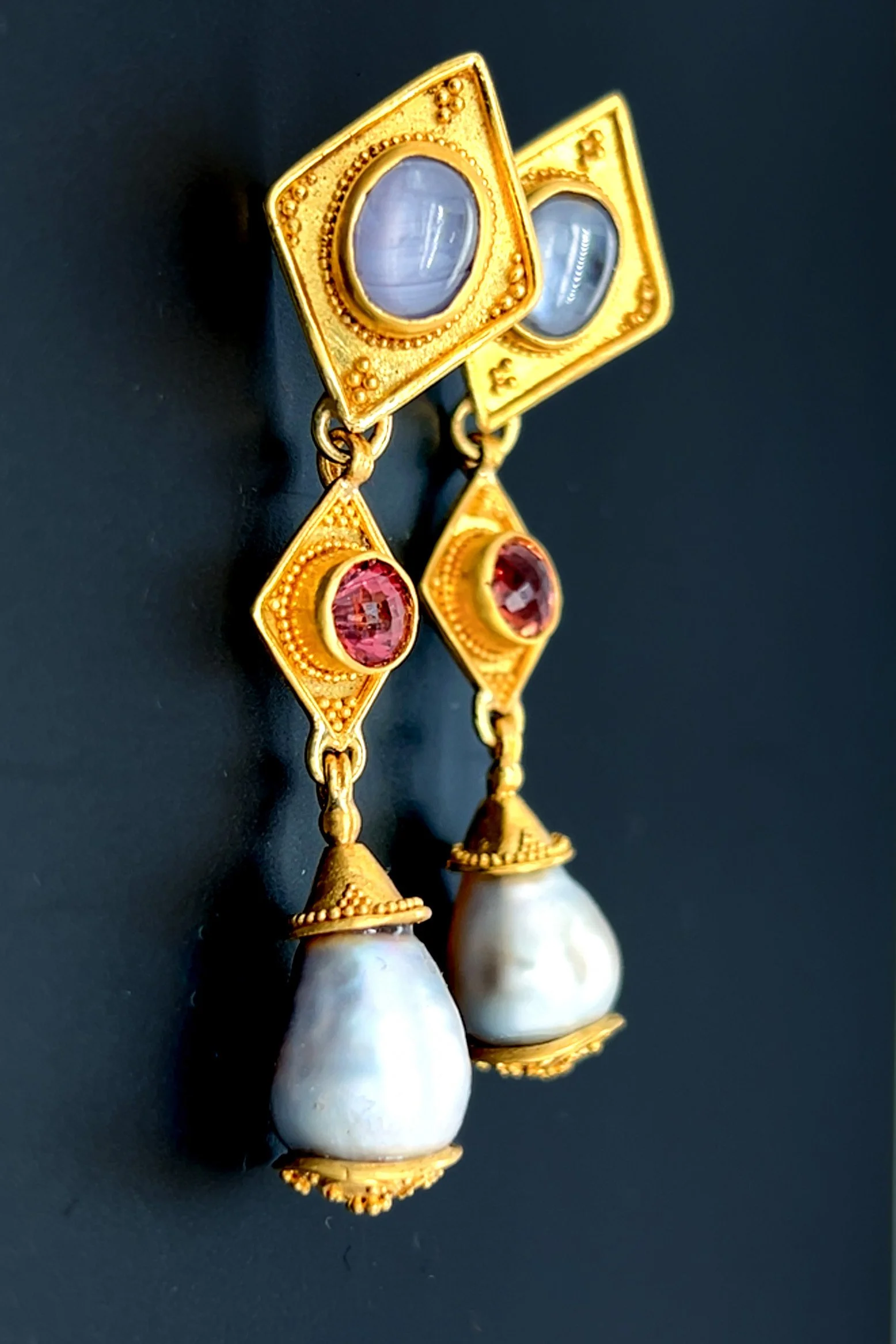 EAR26119.jpg