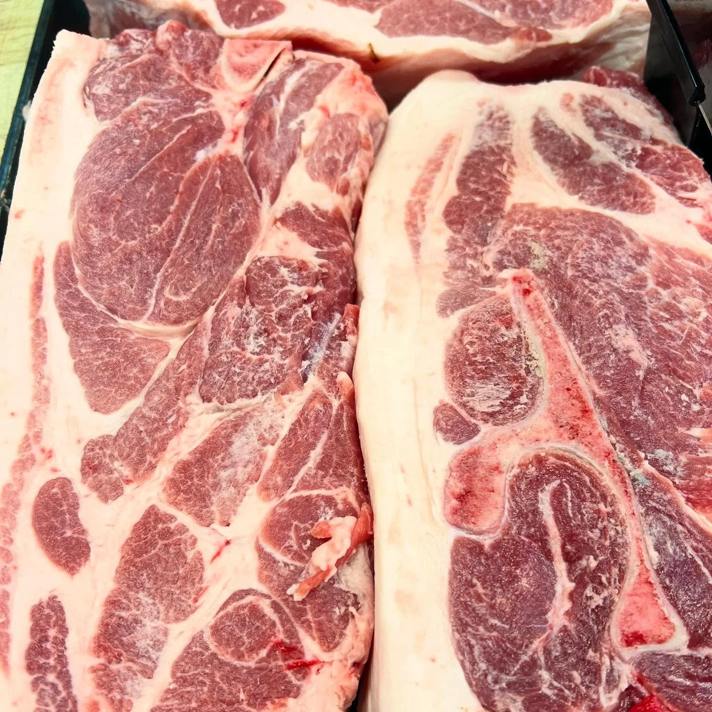 Fall flavors are calling and these cuts are answering!

~Bone-in pork steaks for apple cider glazes
~Pork chops with rosemary + roasted apples
~Short ribs made for slow braises and red wine
~Spatchcock chicken perfect for Sunday dinners

Stop in this