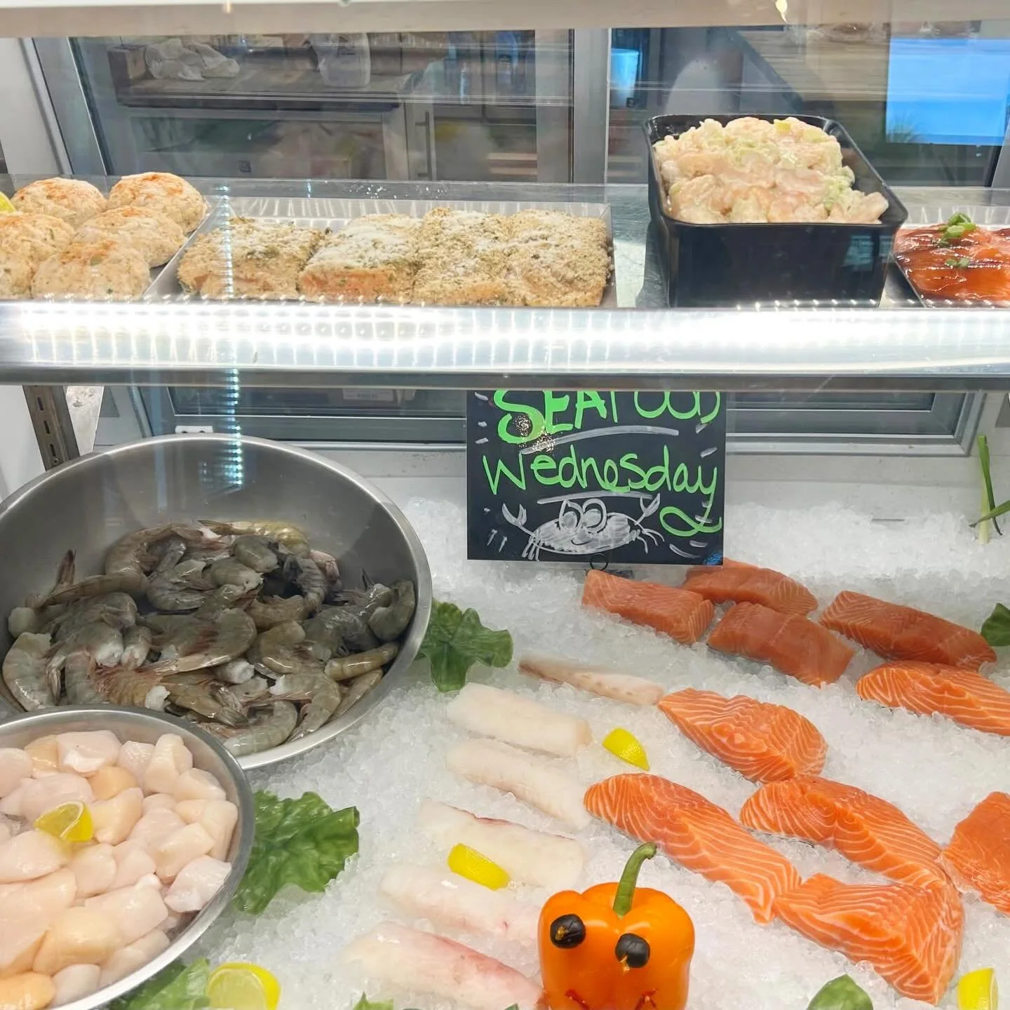 Seafood Wednesday 🐟 And a perfect night to keep dinner fresh, simple and delicious! Enjoy 20% off everything in our seafood case.

#thesaltybutcher #localbutcher #seafoodspecial #shoplocal #myrtlebeach
